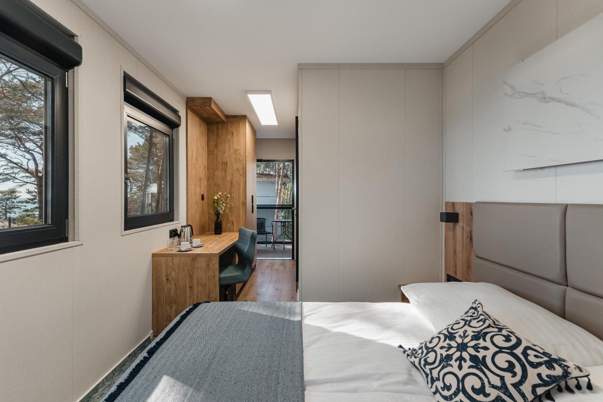 One-Bedroom Apartment - Sea Side