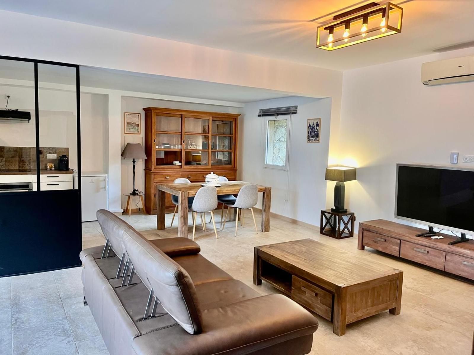 Deluxe Two-Bedroom Apartment with Garden View