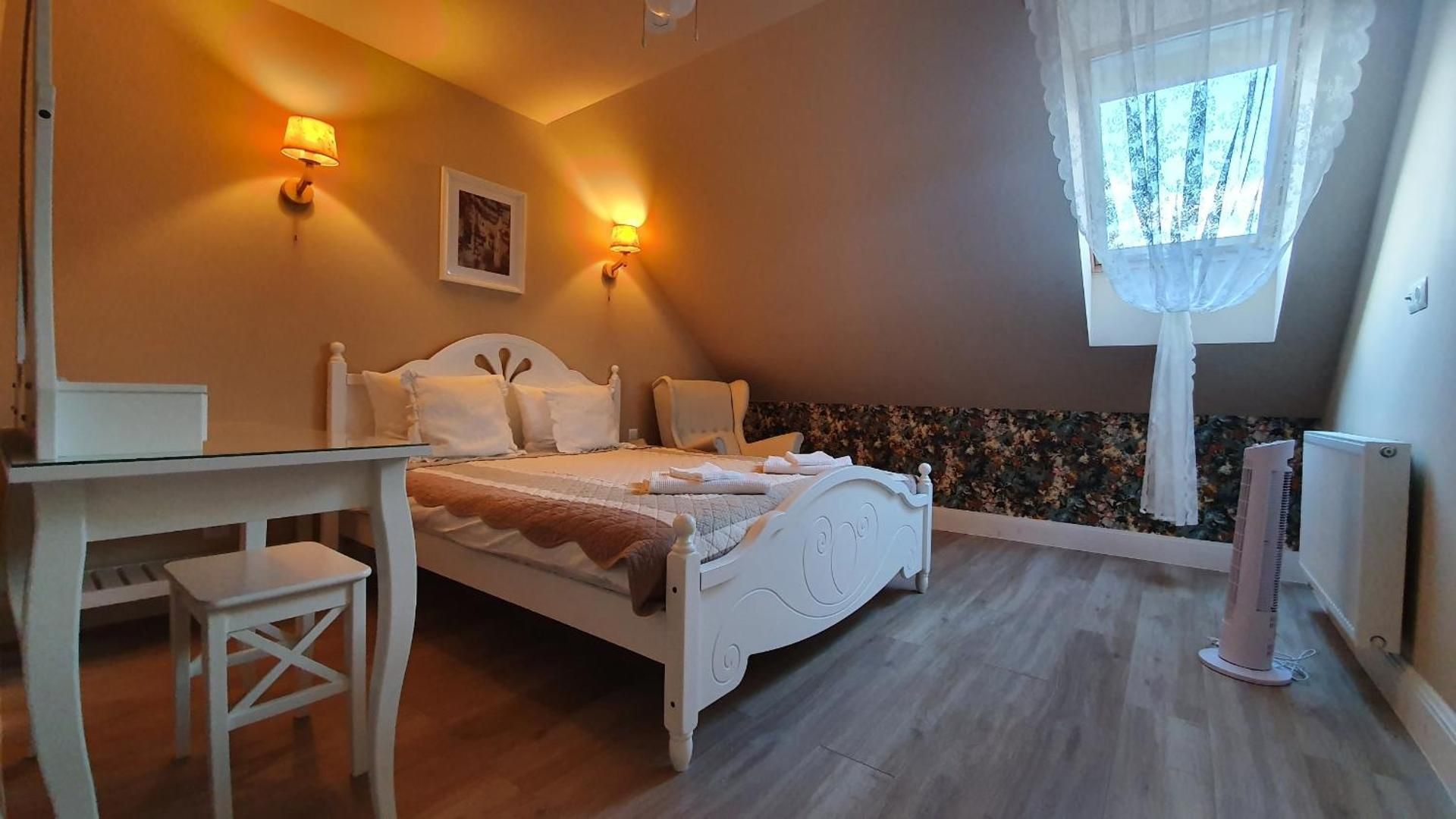 Deluxe Double Room with Shower