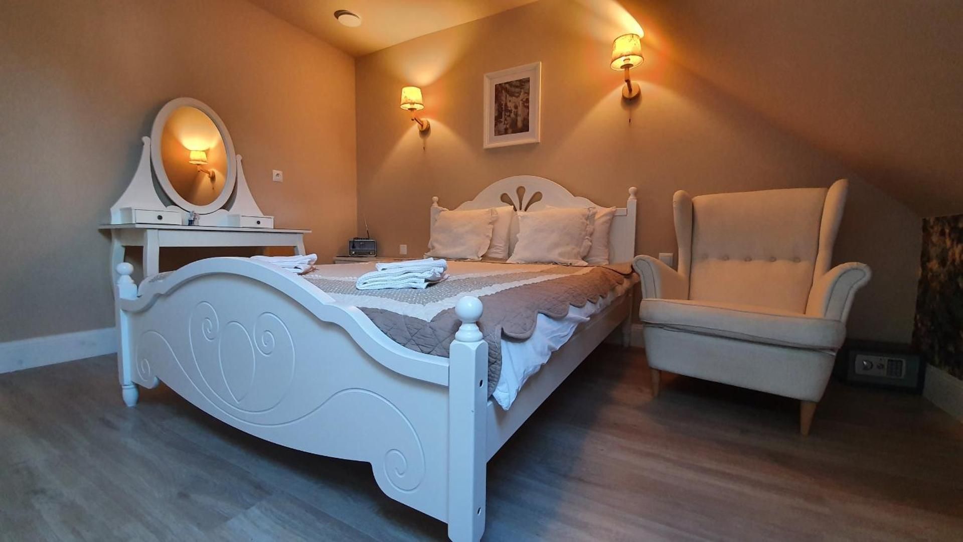 Deluxe Double Room with Shower