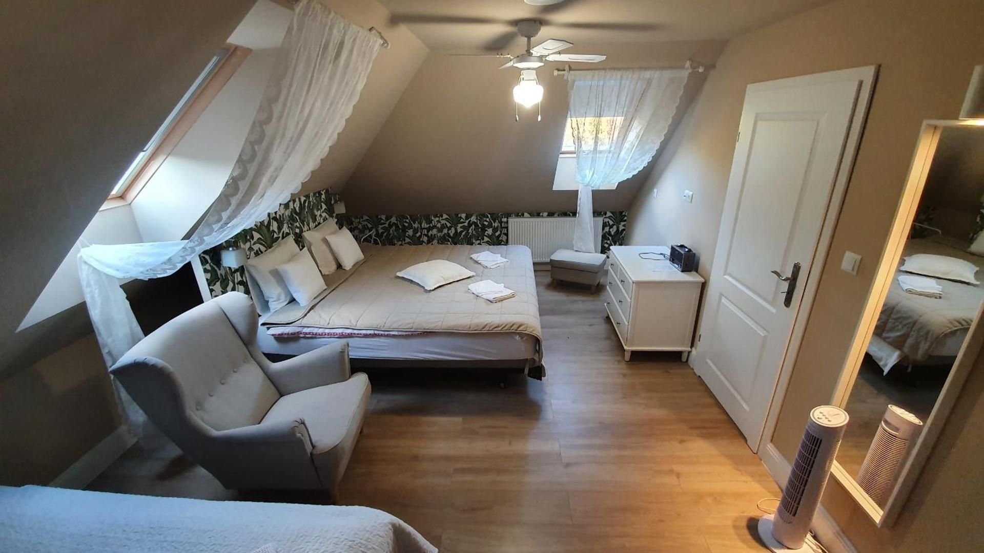 Deluxe Family Room