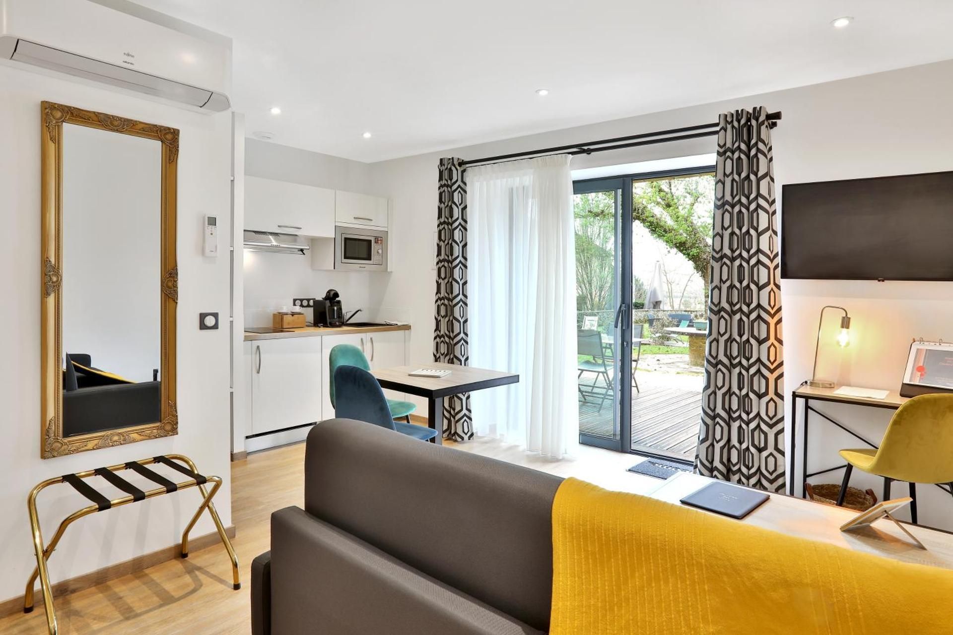 Studio with Garden View