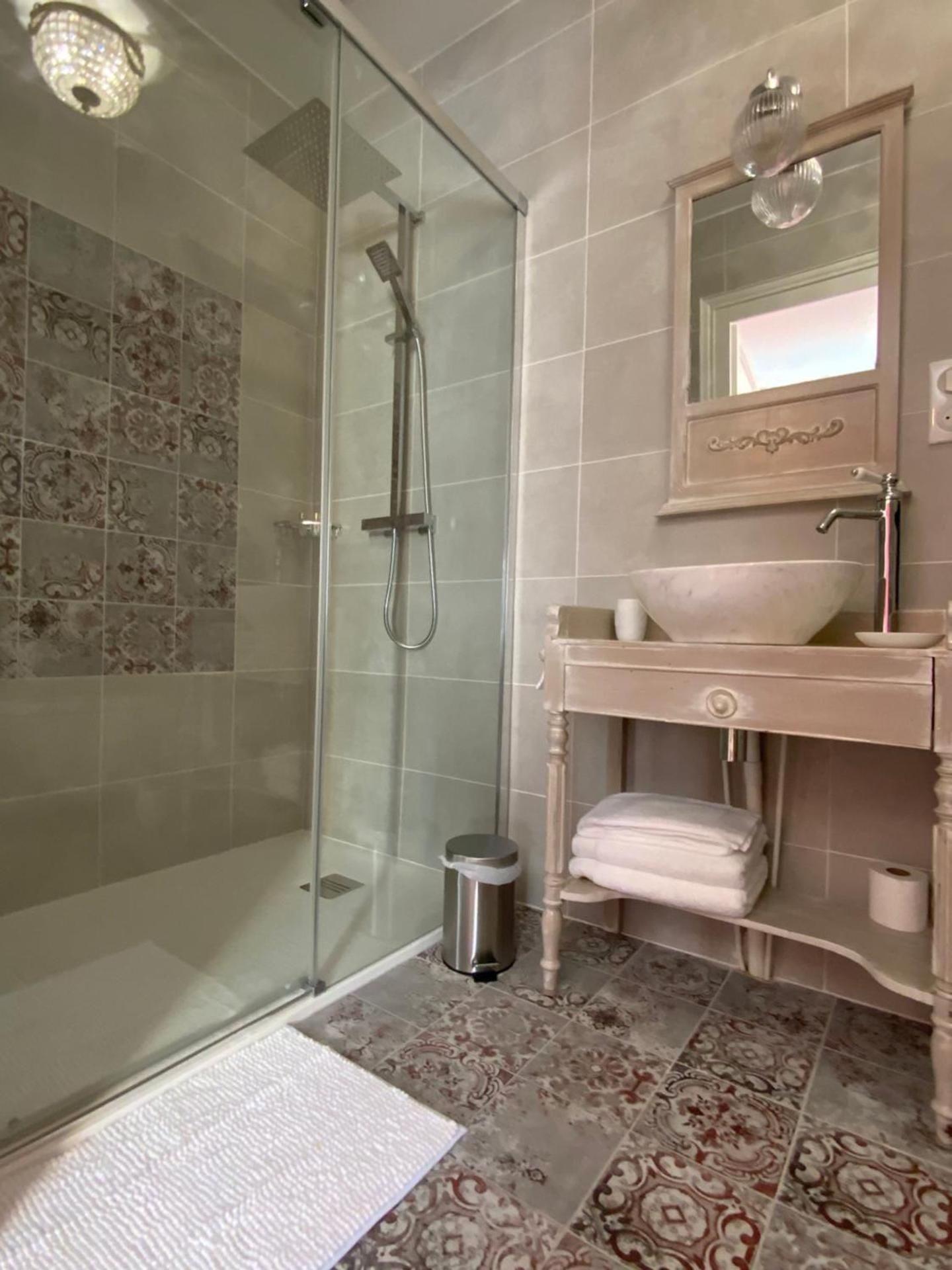 Queen Room with Pool View