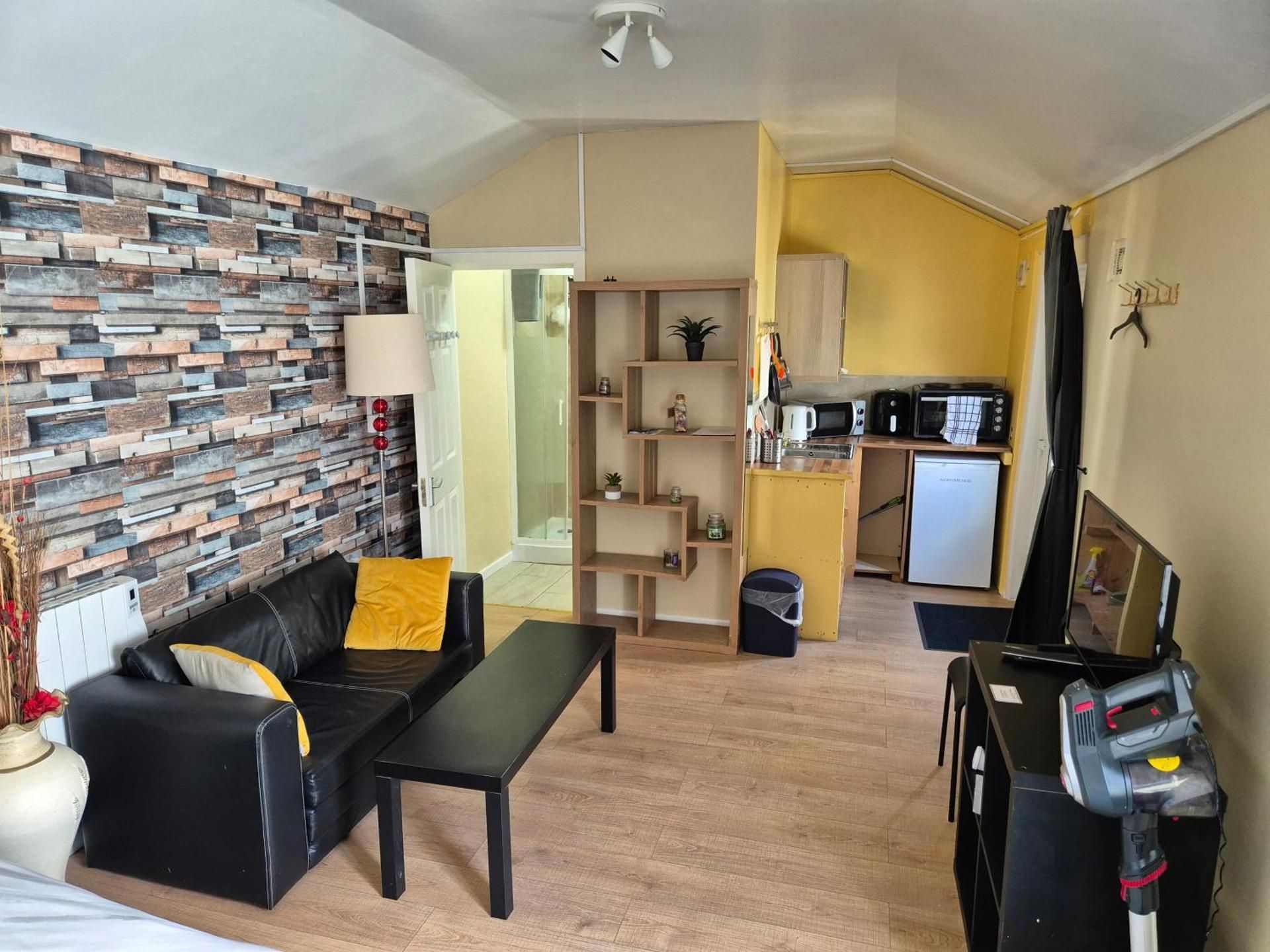 17A DB Airbnb