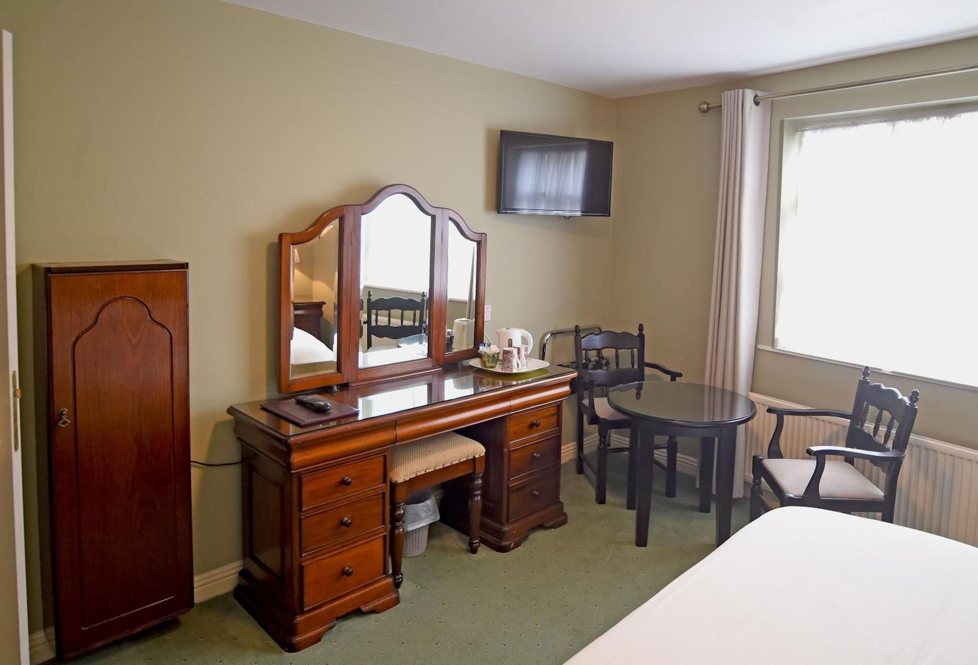 Triple Room with 1 Double Bed and 1 Single