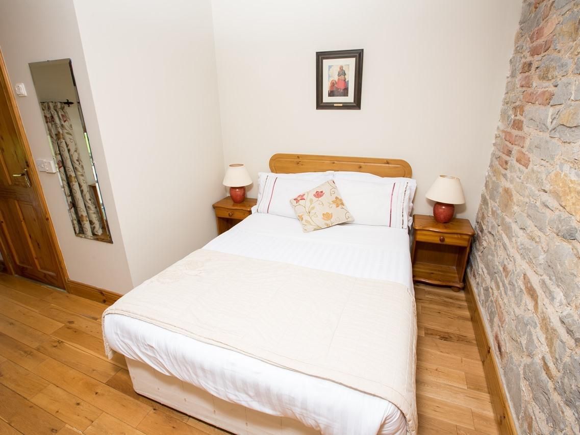 Double room-Standard-Ensuite with Shower
