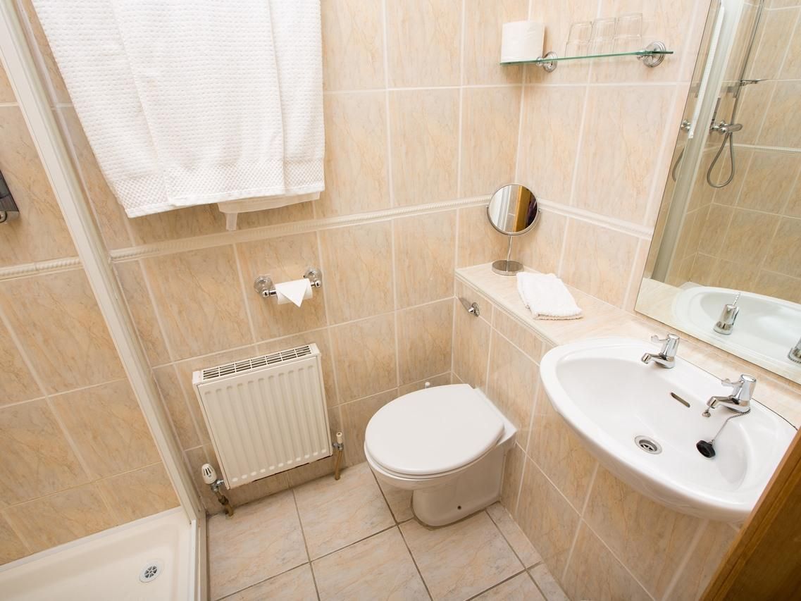 King-Ensuite with Shower