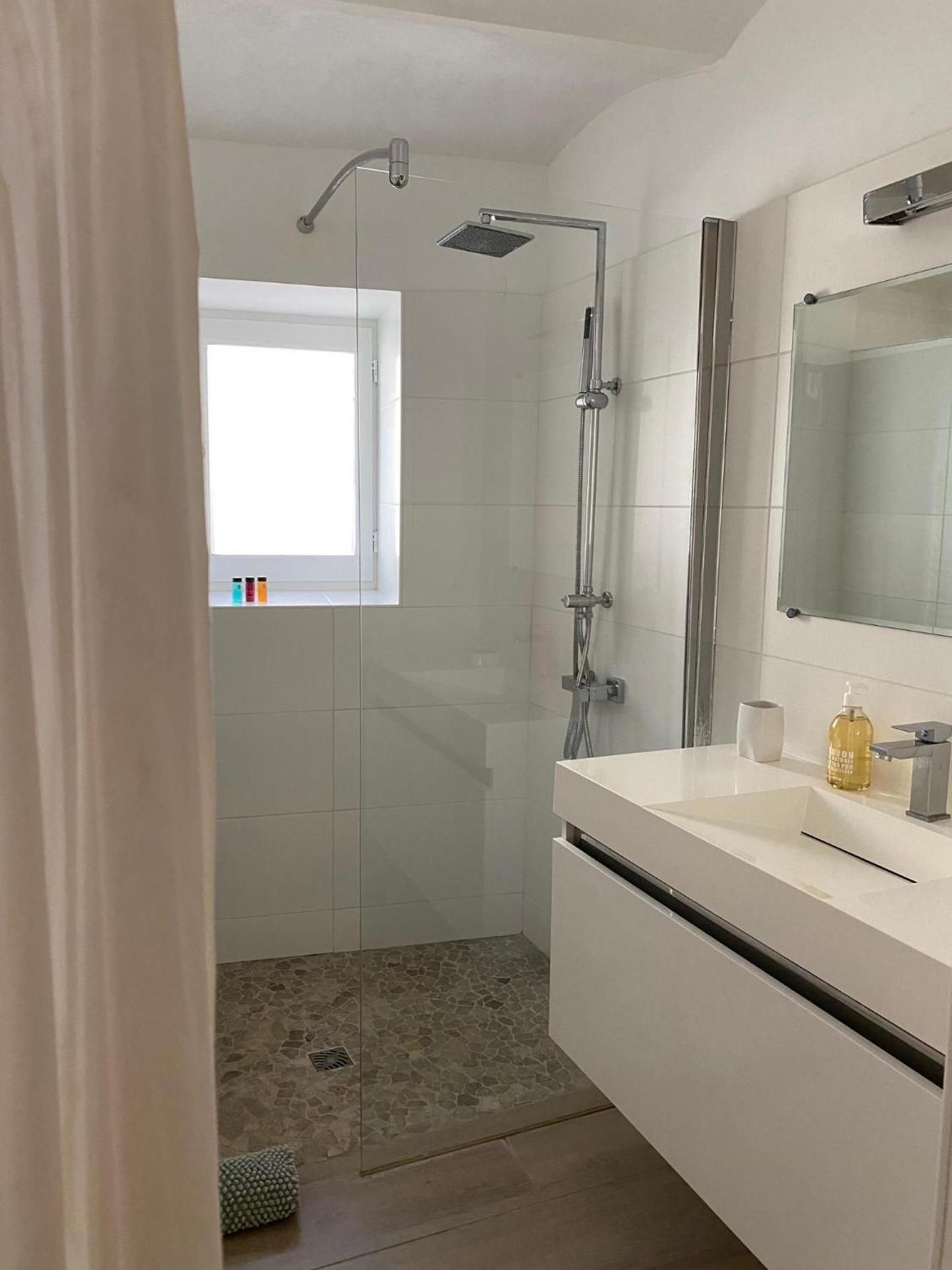 Studio with Spa Bath