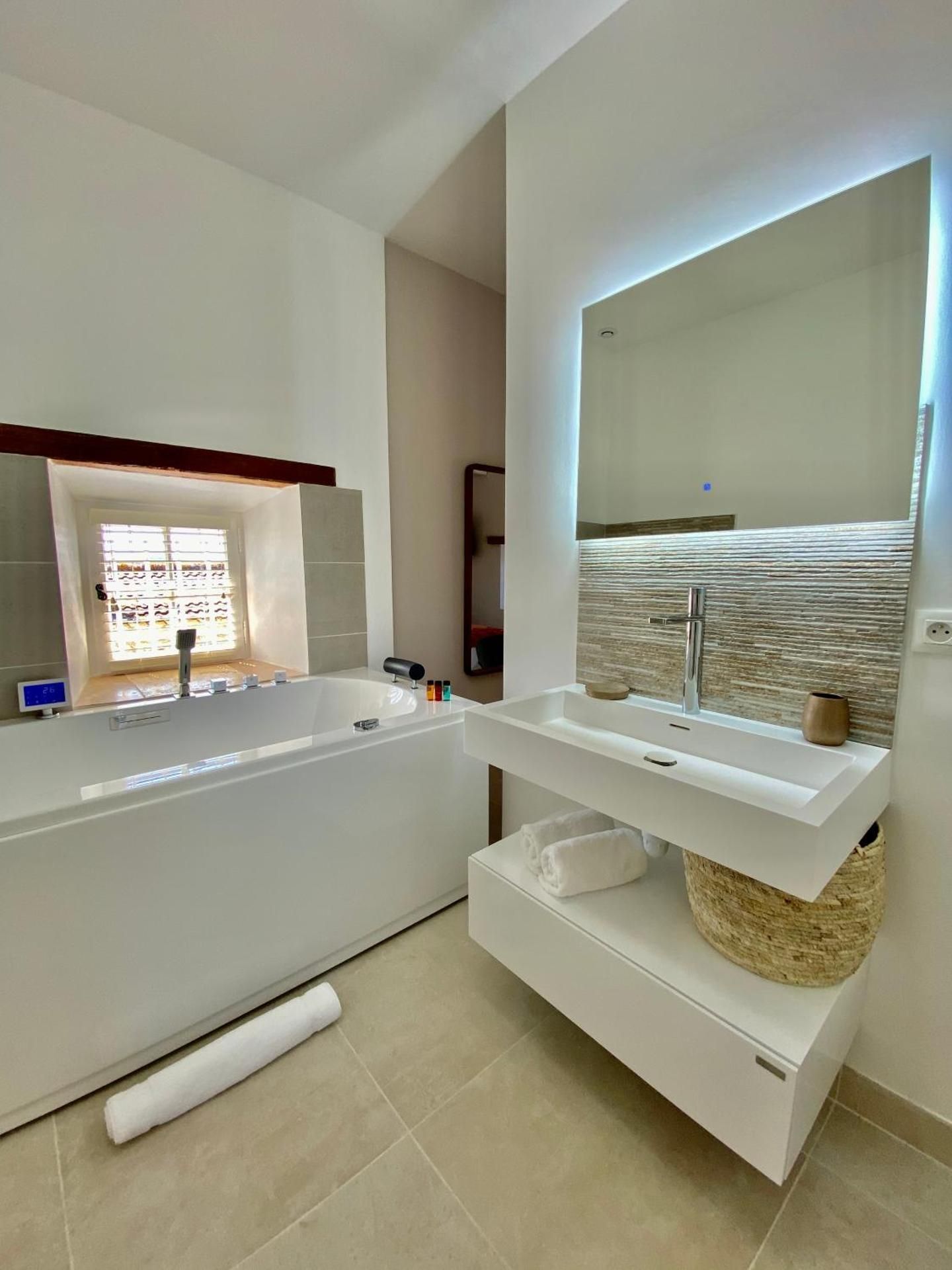 King Room with Spa Bath