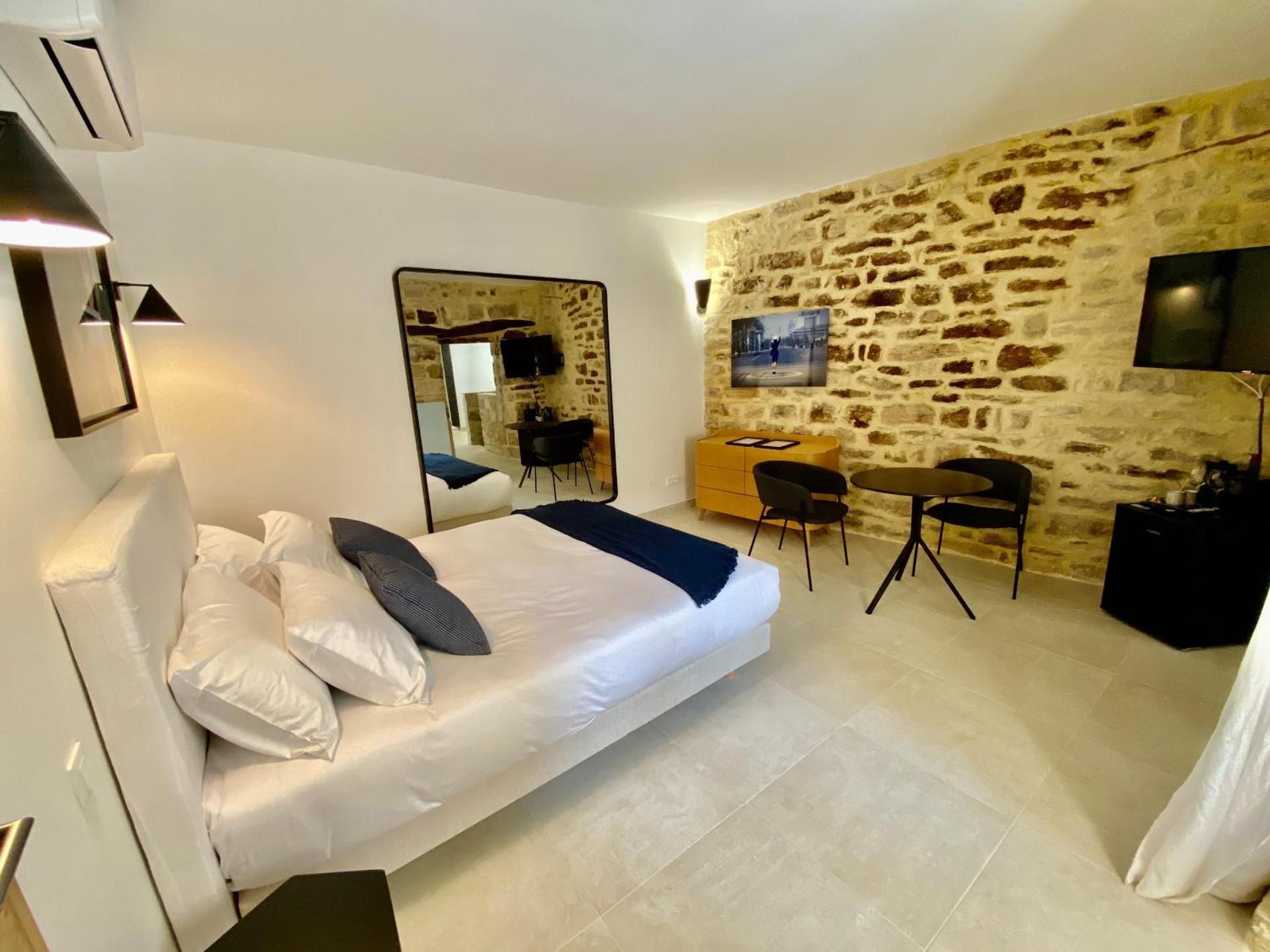 Deluxe King Suite
