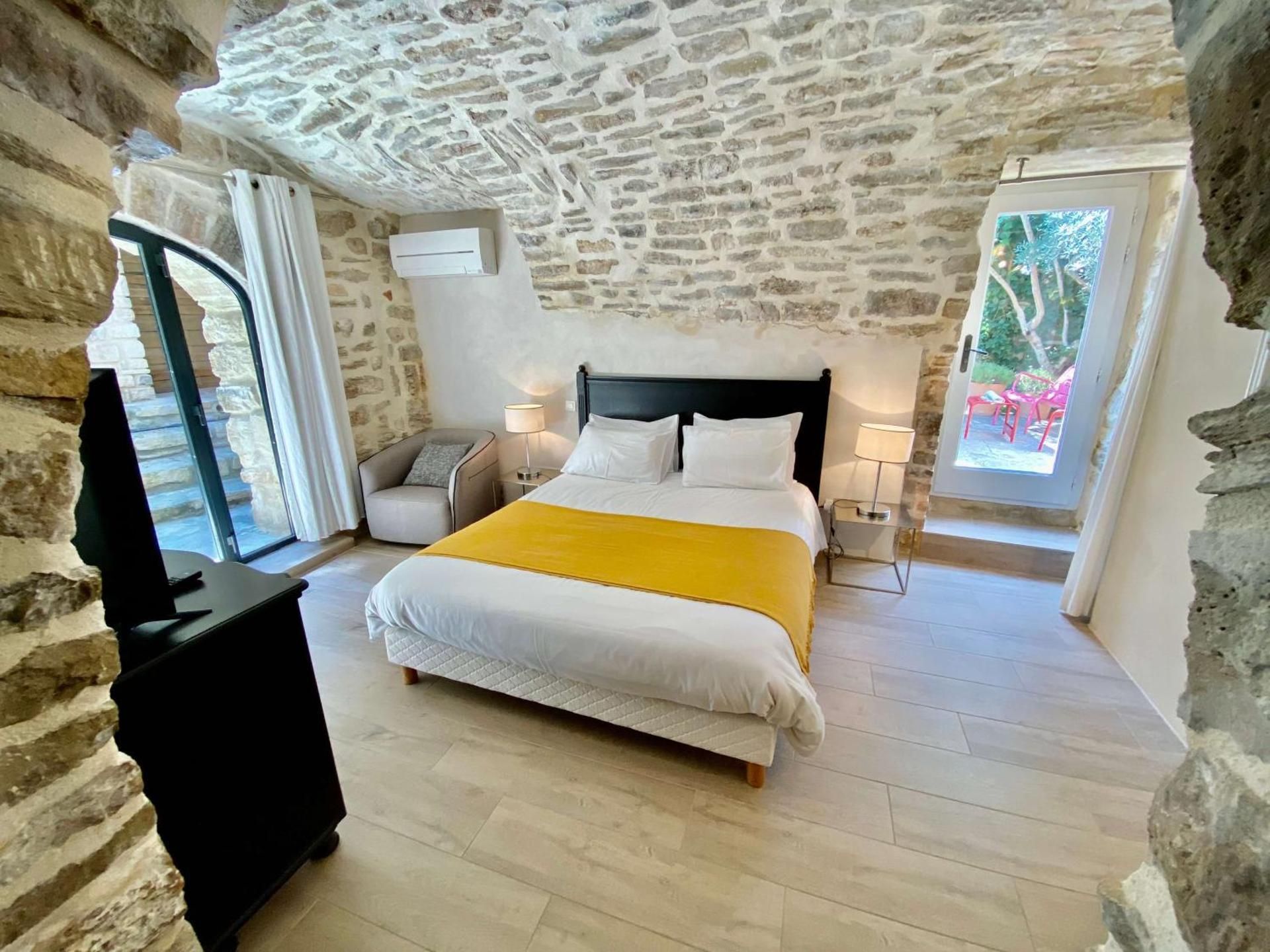 Suite with Hot Tub