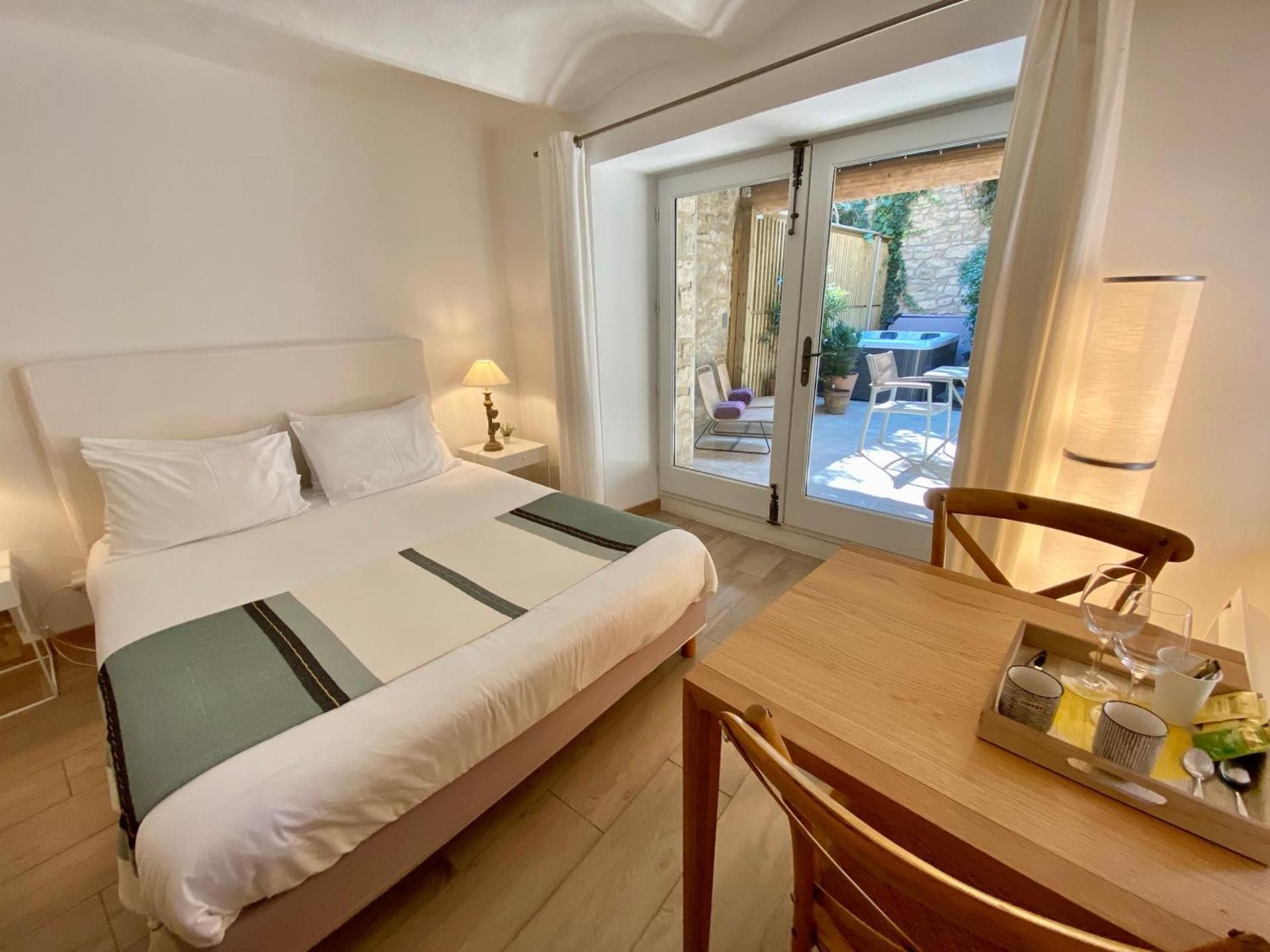Studio with Spa Bath