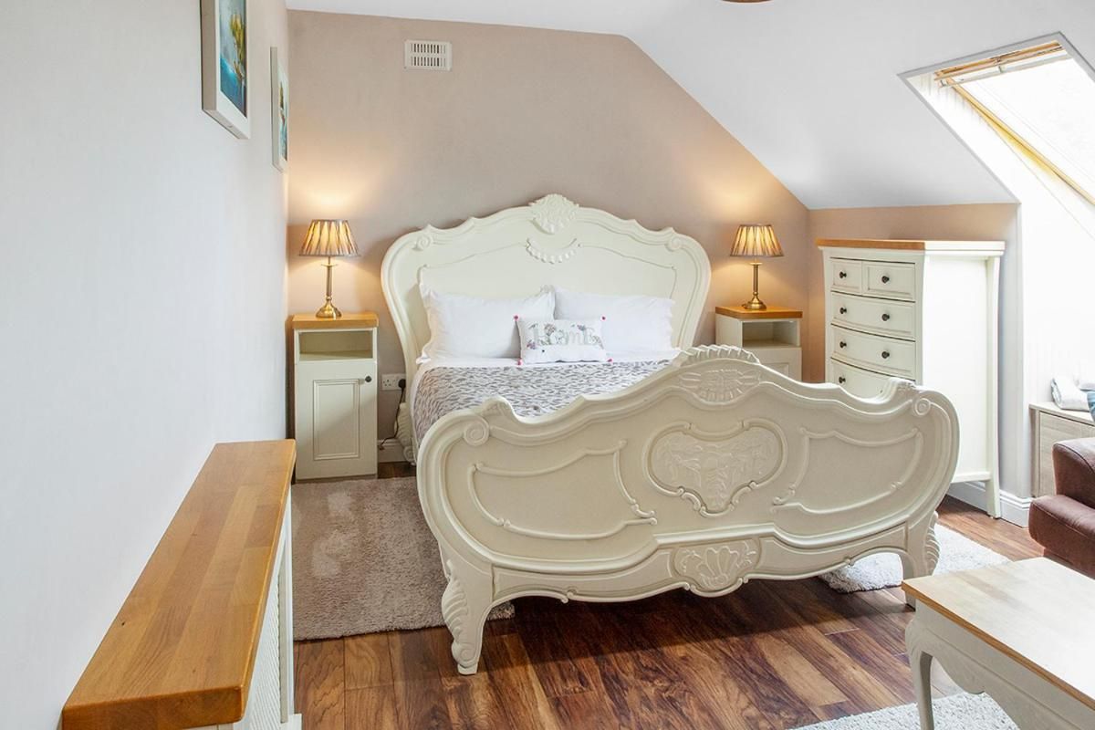 Deluxe Double Room (2 Adults + 1 Child)