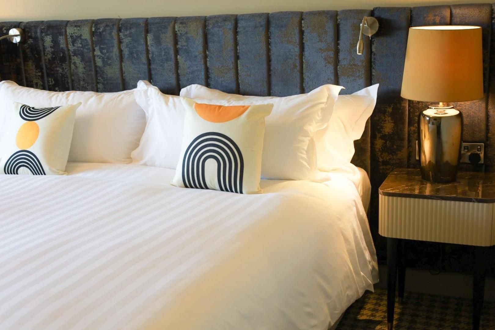 Standard King Room with Paddock View and Balcony - Accessible