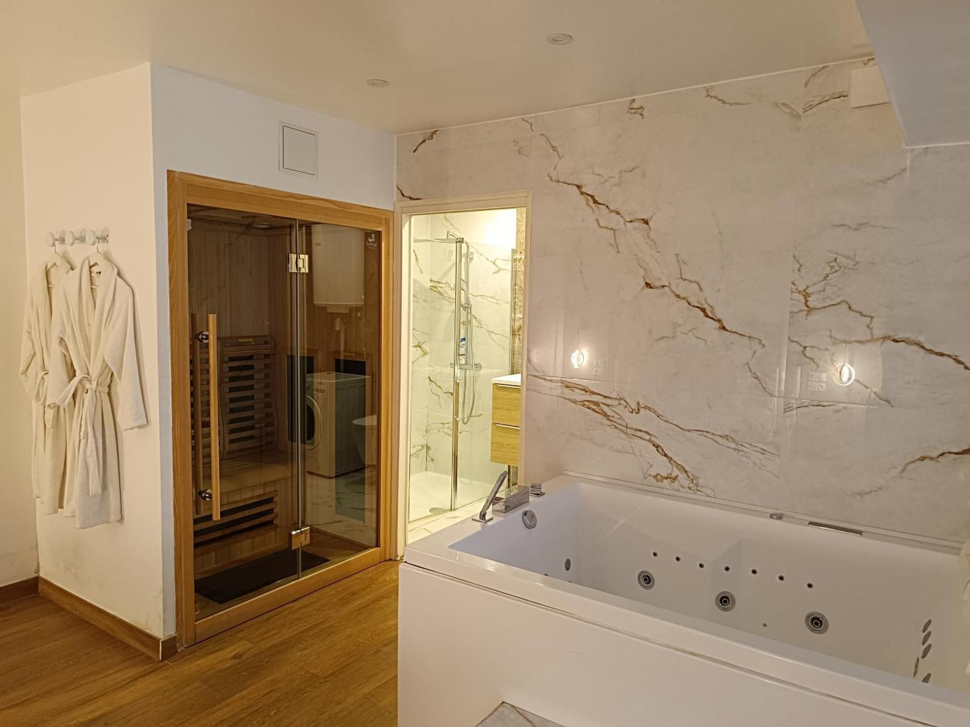 Suite with Hot Tub