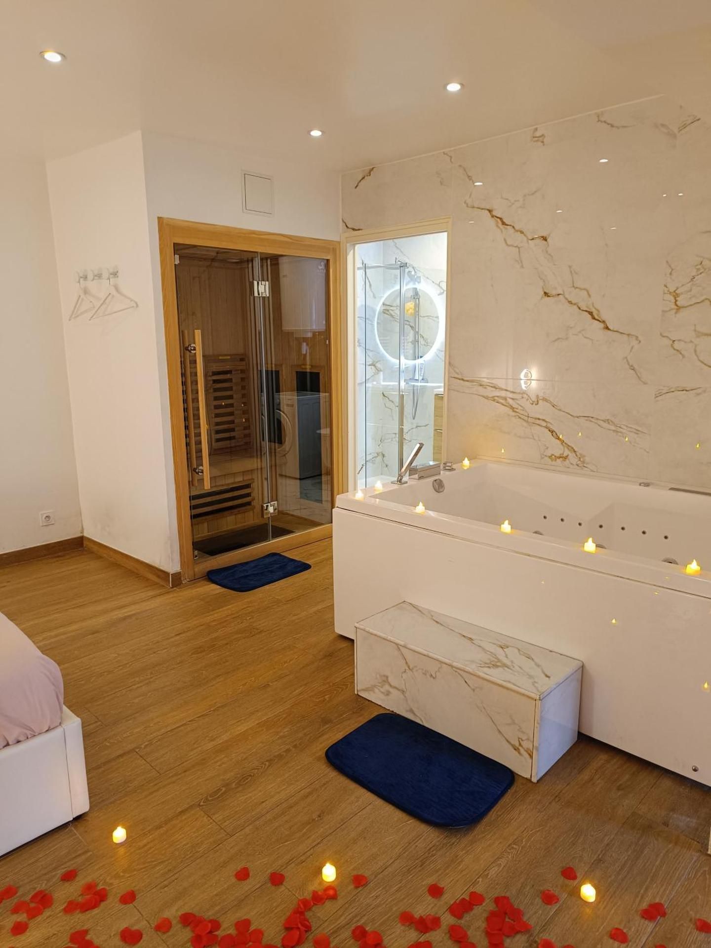 Suite with Hot Tub