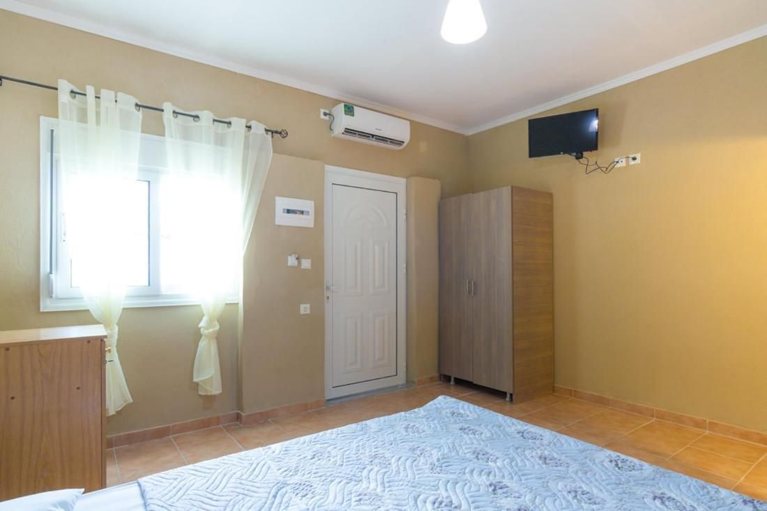 Basic Triple Room