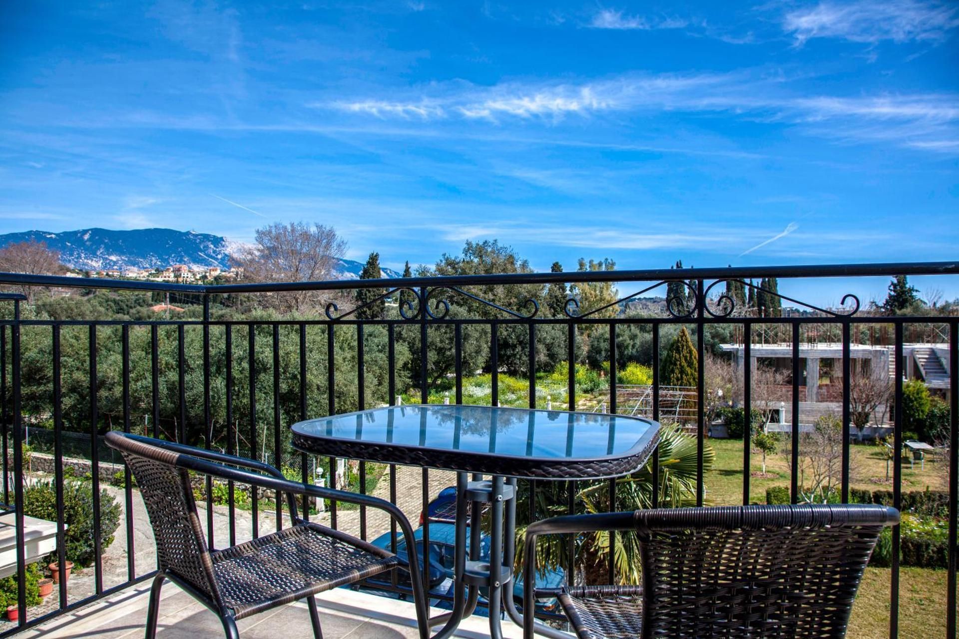 Apartment with Garden View