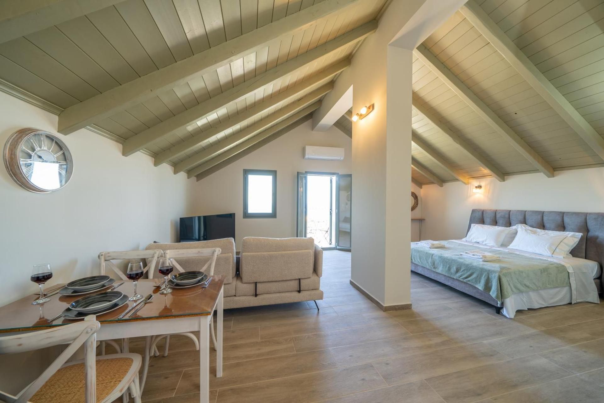 Deluxe Double Room with Balcony and Sea View