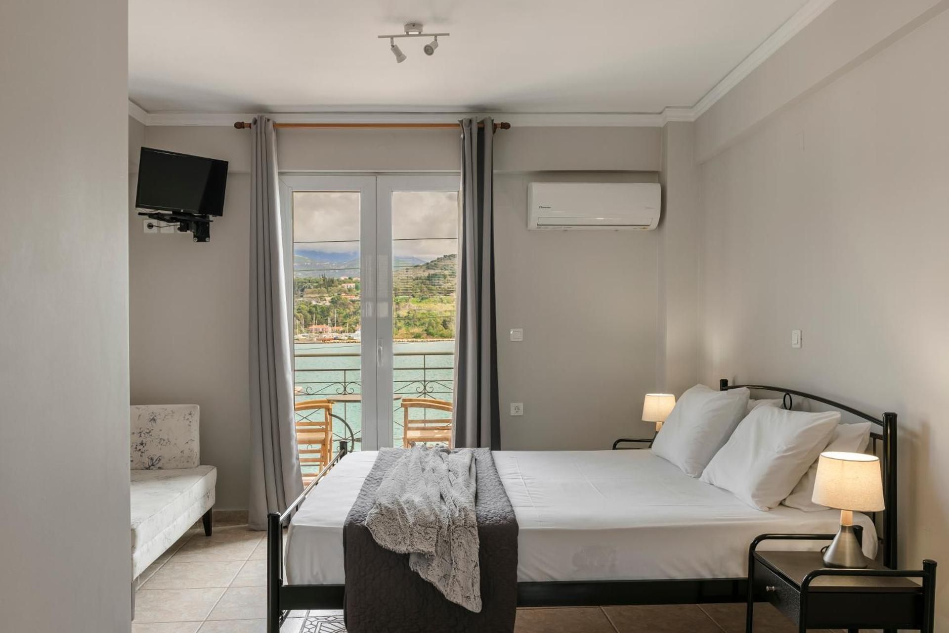 Deluxe Double Room with Balcony and Sea View