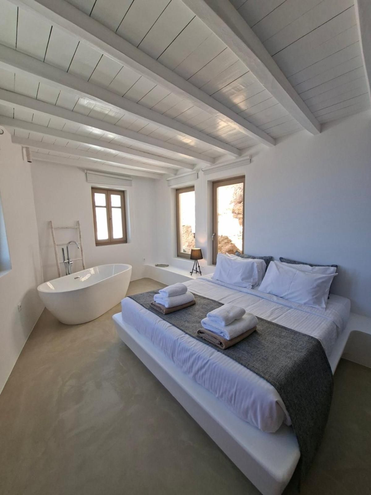 Deluxe Suite with Sea View