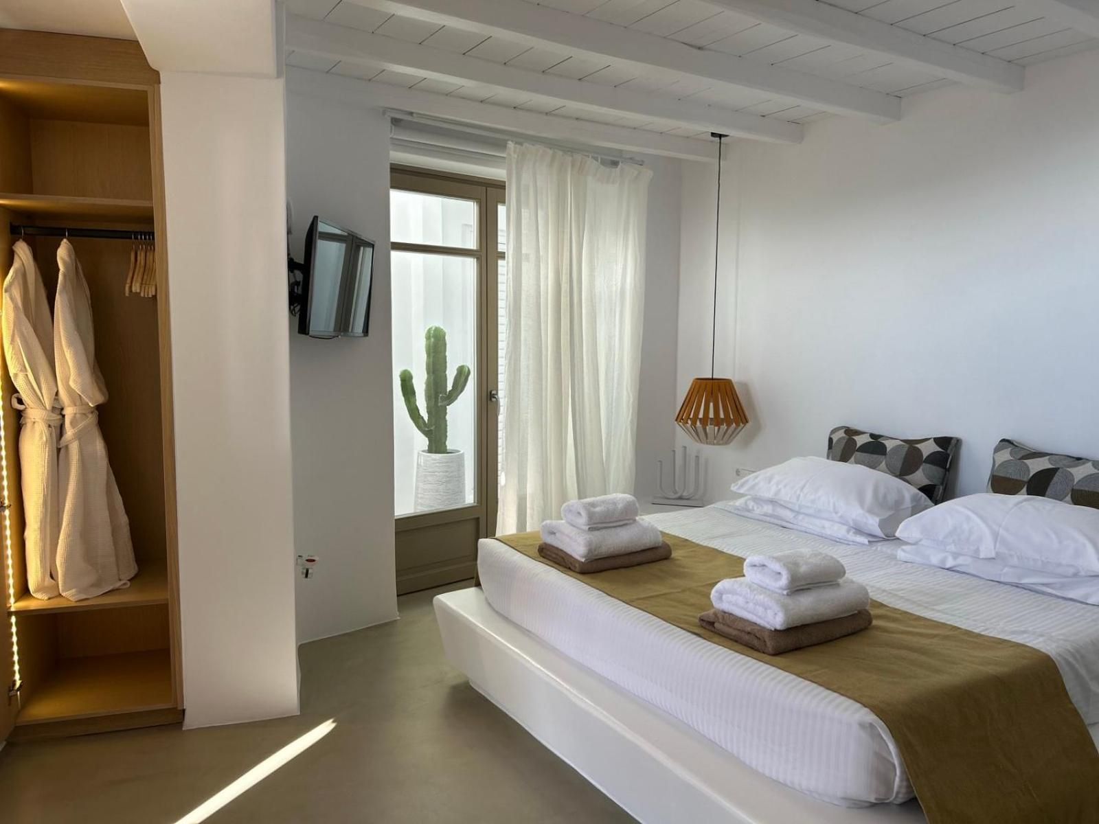 Junior Suite with Pool View