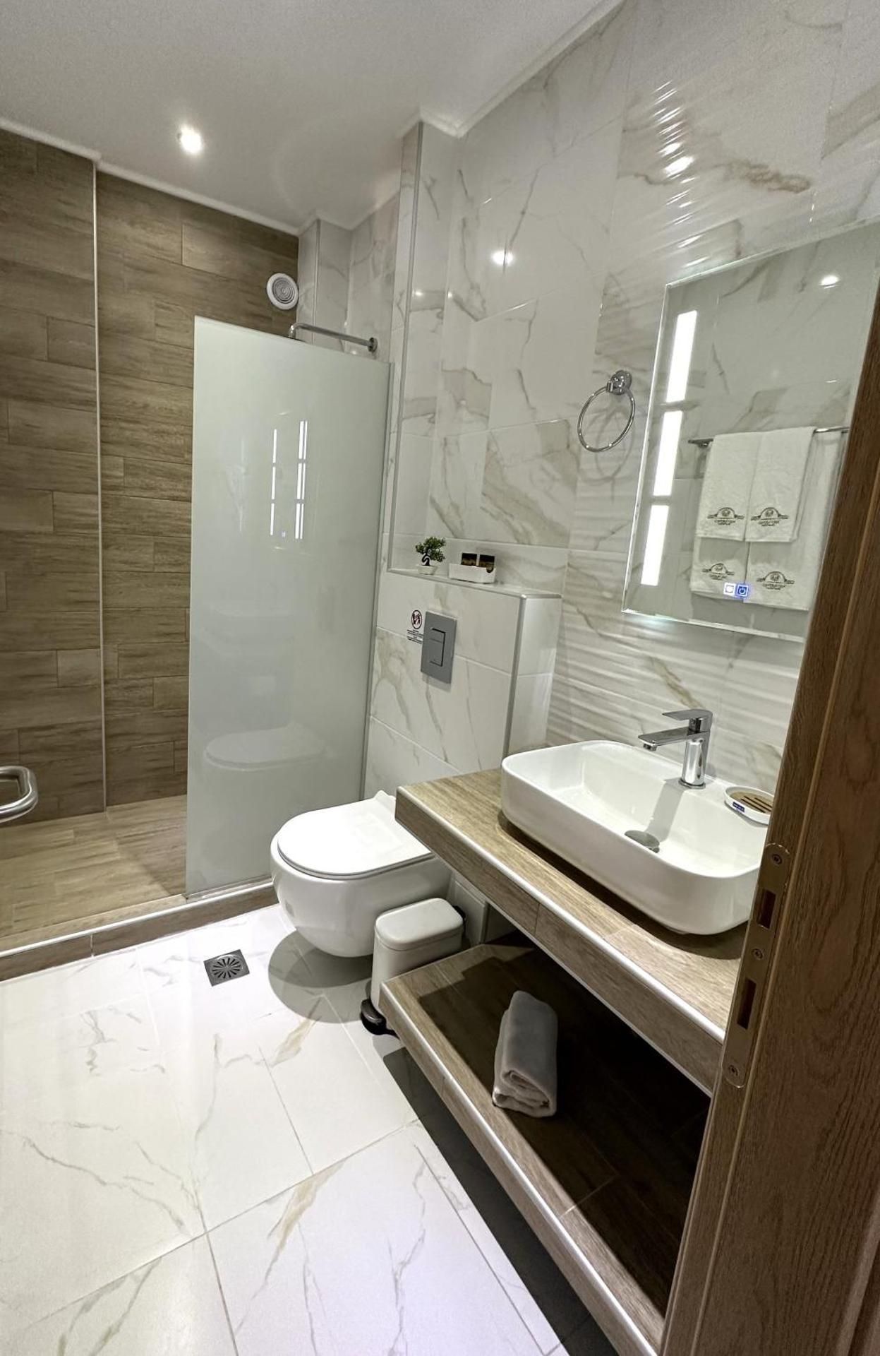 Deluxe Twin Room with Side Sea View