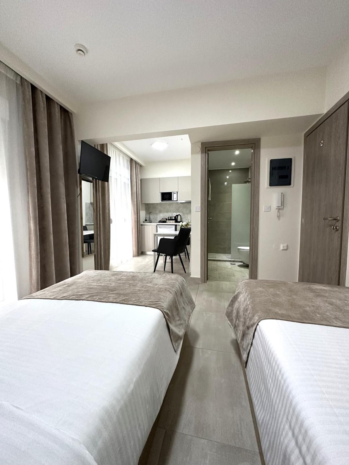 Deluxe Twin Room with Side Sea View