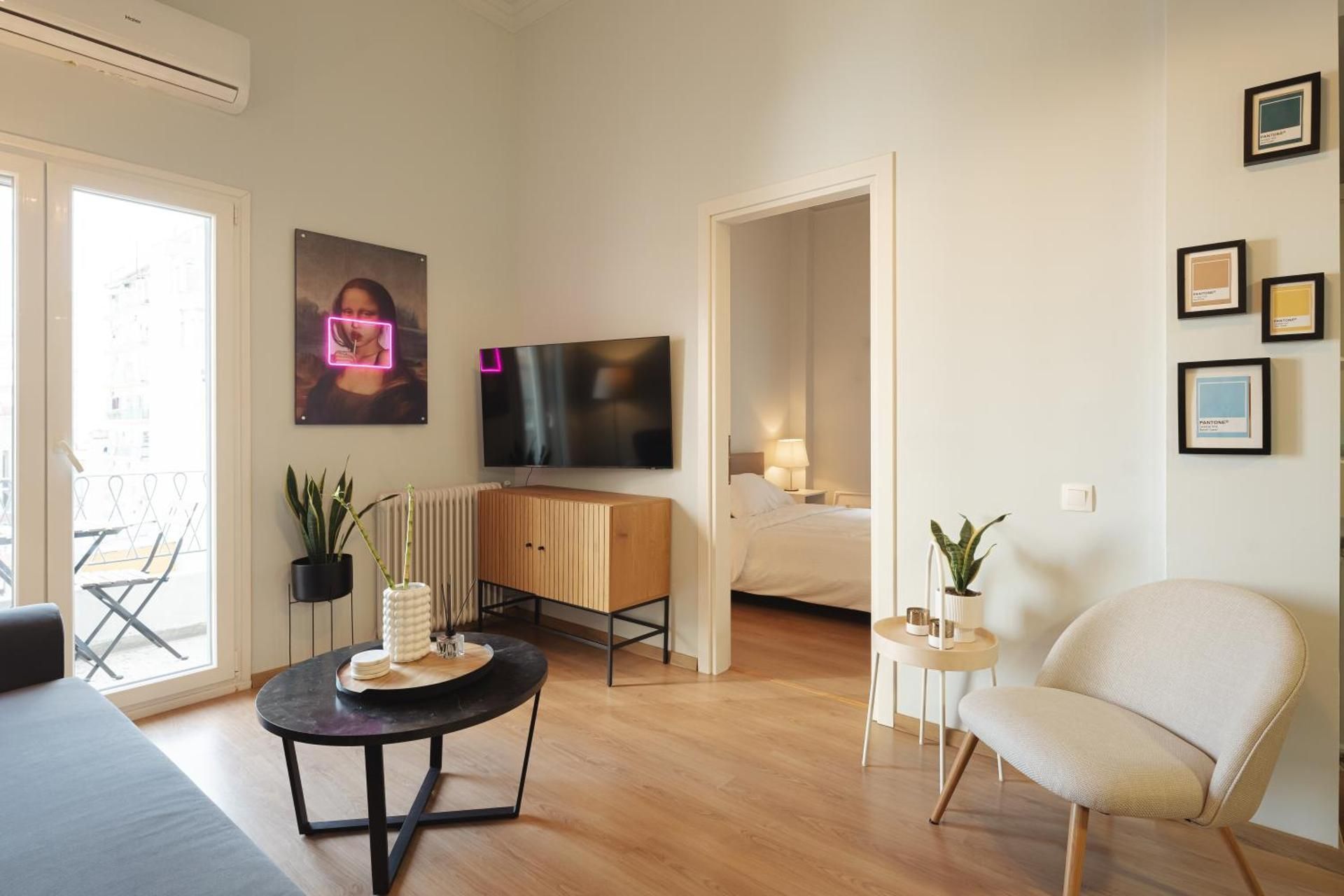 DELUXE APARTMENT