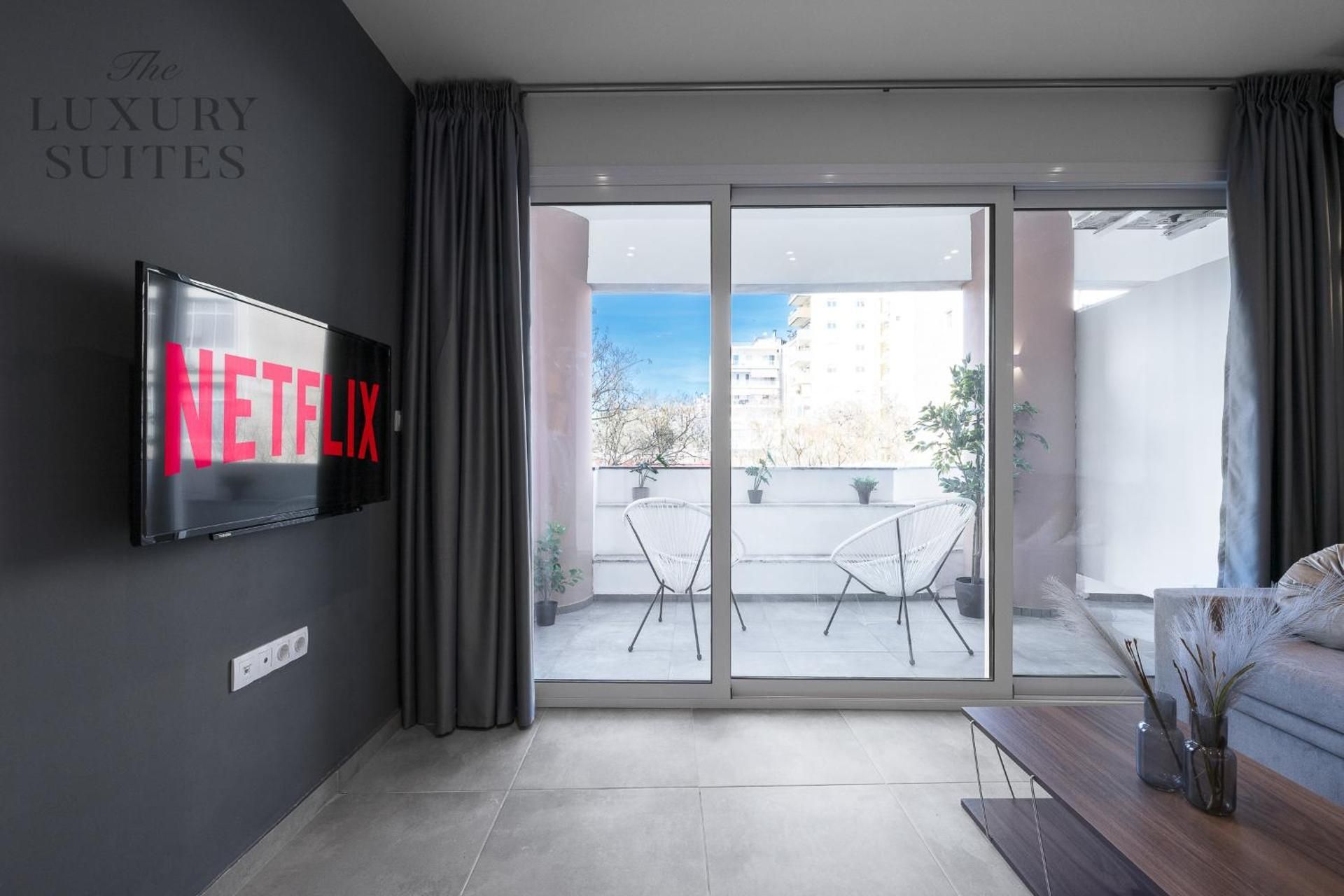King Studio with Sofa Bed