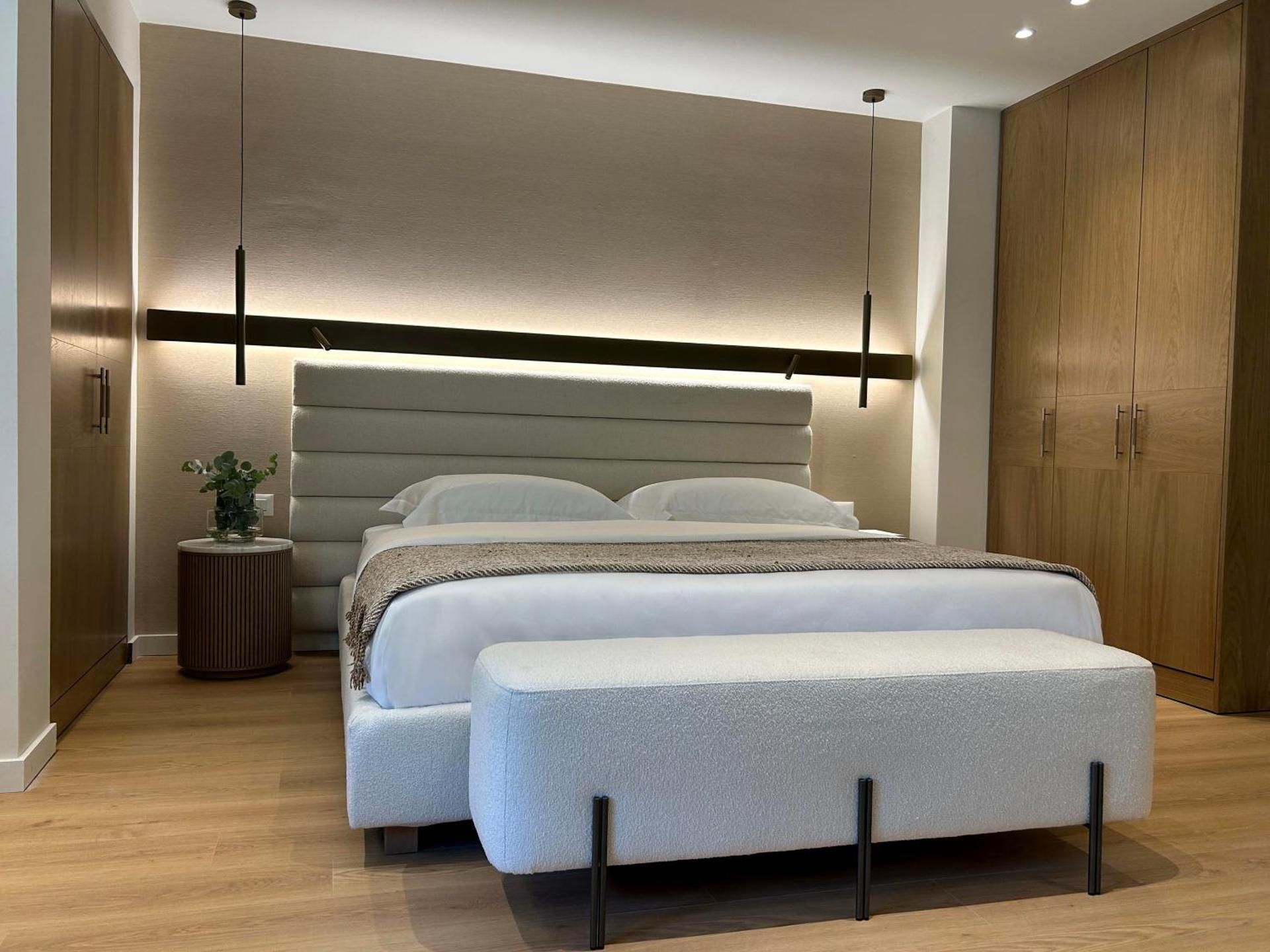 Deluxe Suite with White Tower View