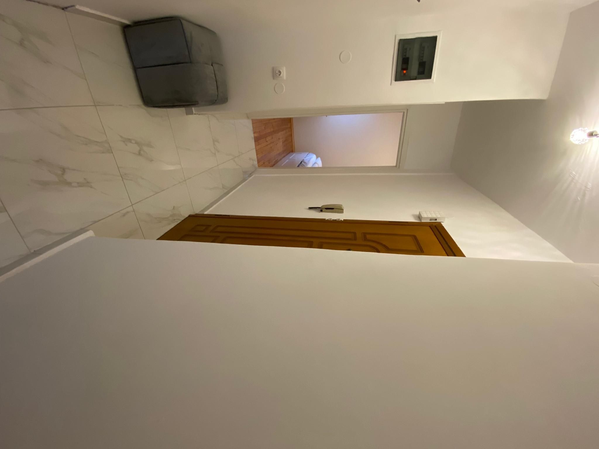 apartment - entire house or apartment