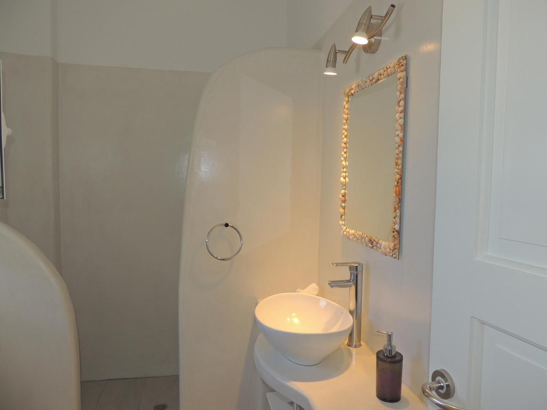 Mama's Pension Family Room with Sea View 2