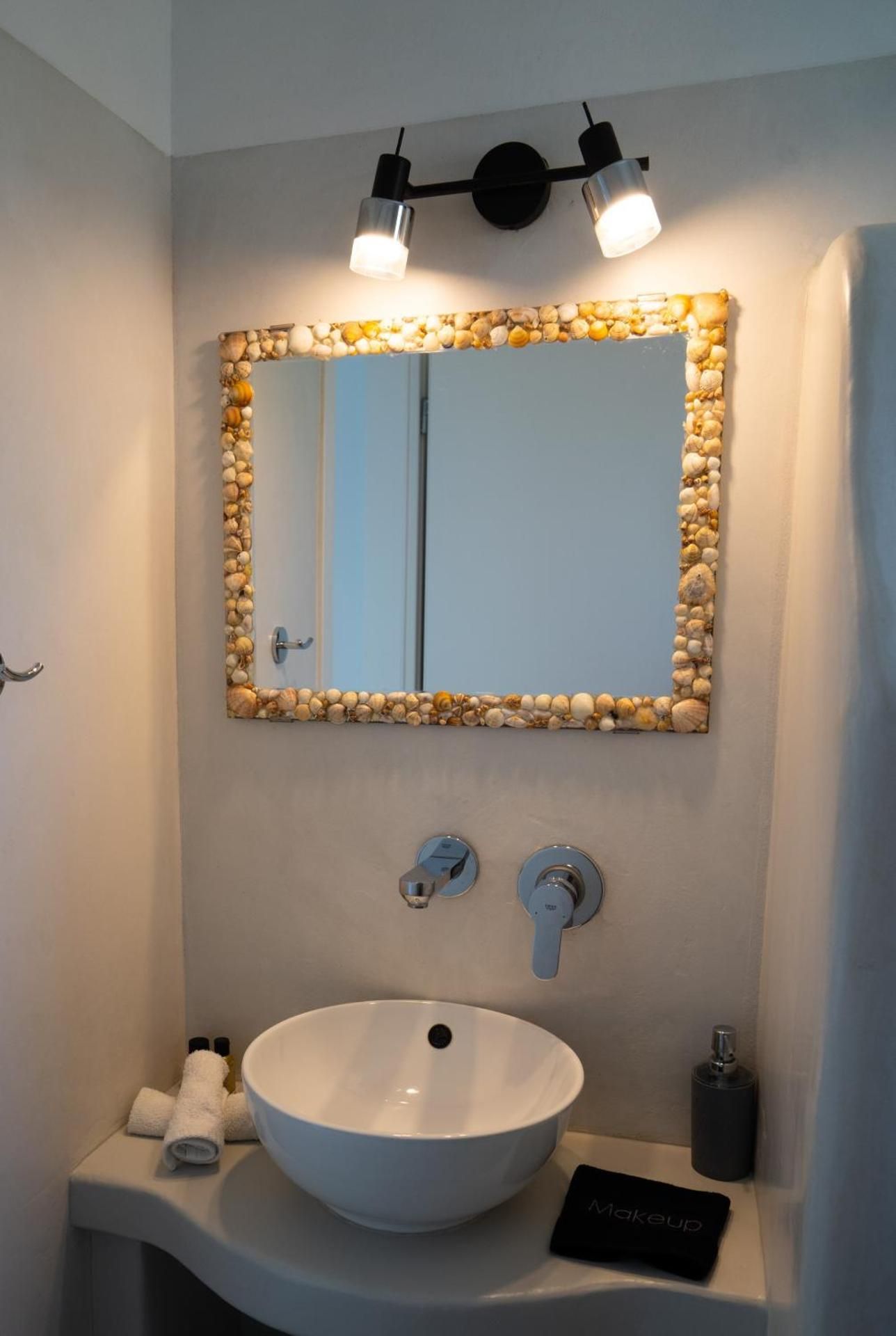 Standard Twin Room with Sea View