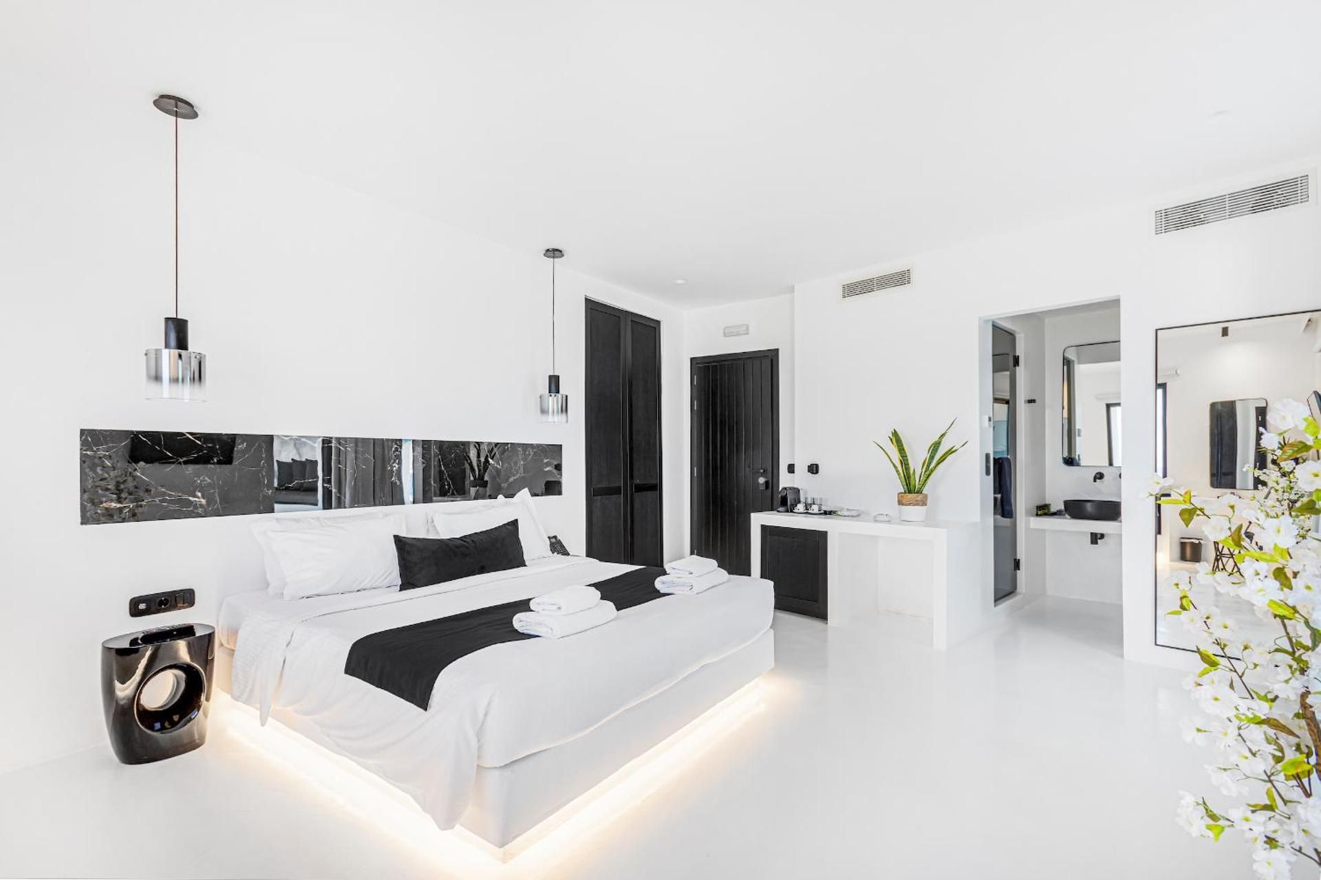 Deluxe Double Room with Private Cave Pool