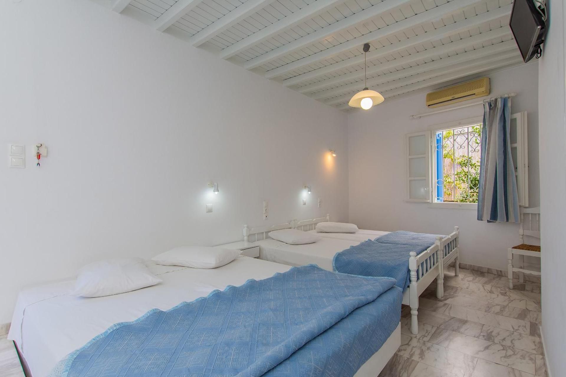 Studio (4 Adults)