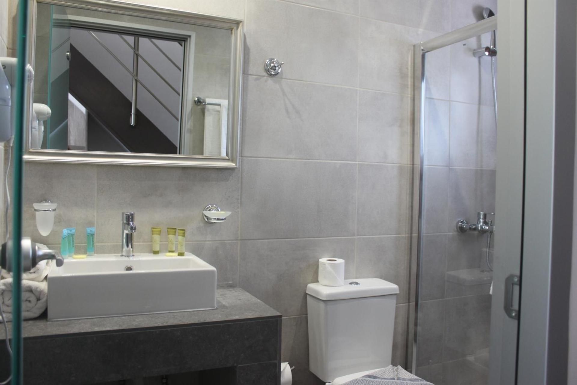 Deluxe Double Room (2 Adults + 1 Child)