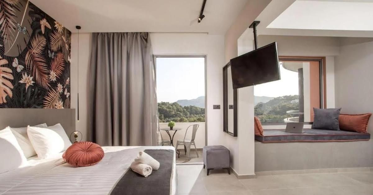 Junior Suite with Pool View