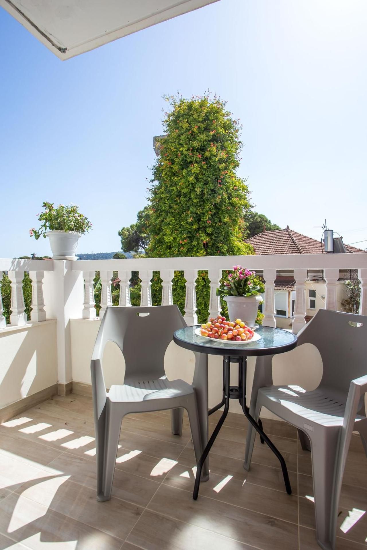 One-Bedroom Apartment with Balcony