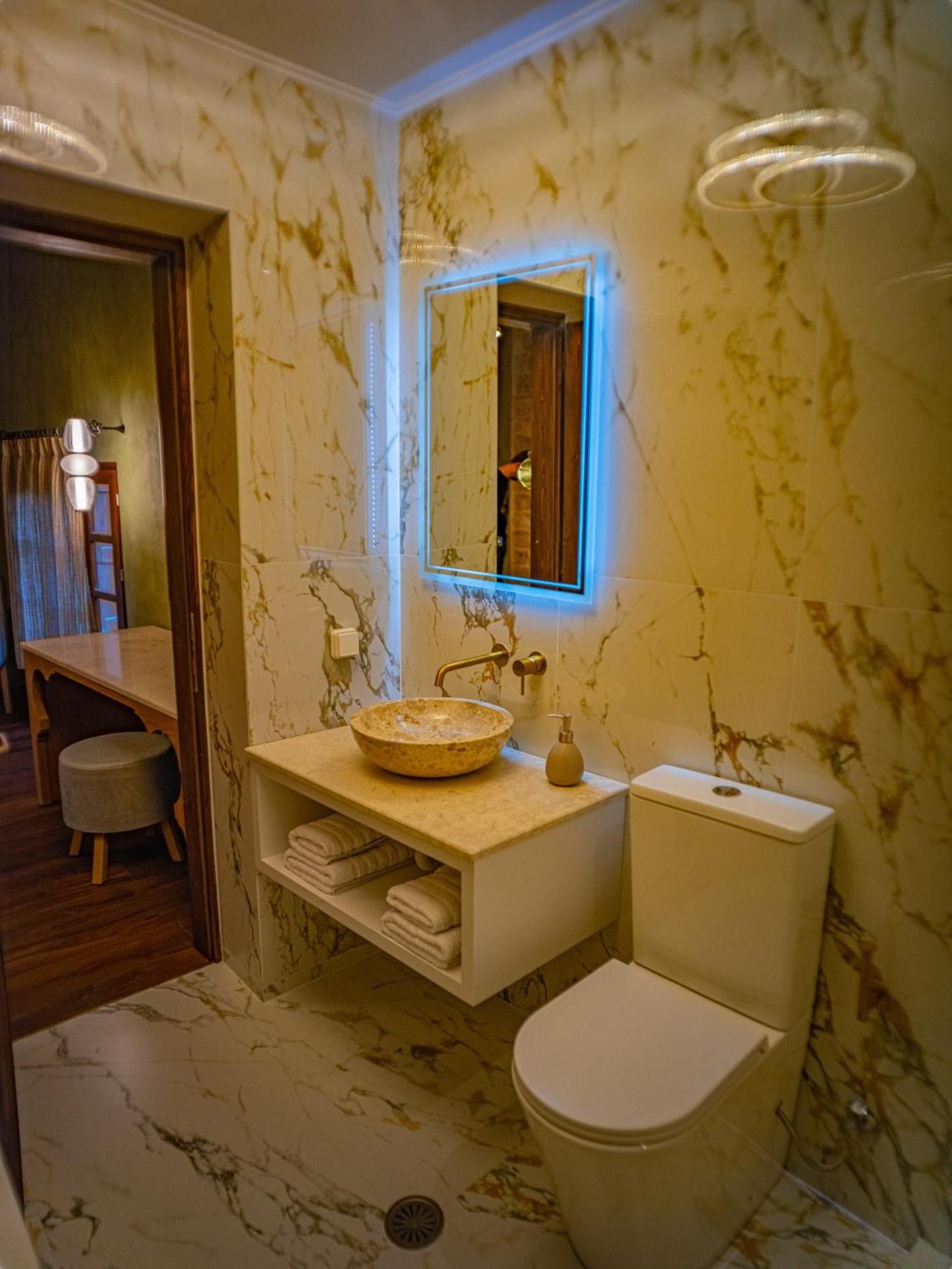 Fabrizio del Carretto Deluxe Double Room with Shower 7