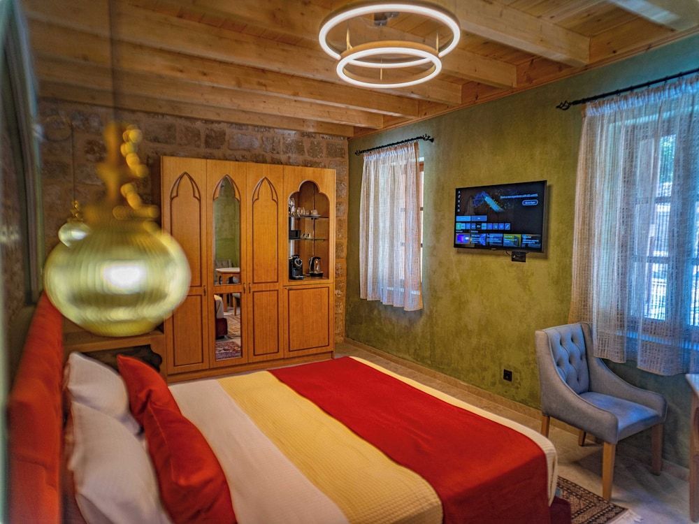 Fabrizio del Carretto Deluxe Room 37