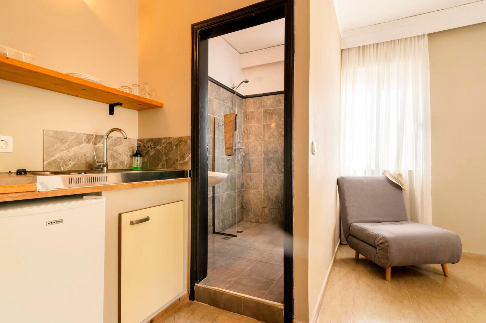Studio (2 Adults)