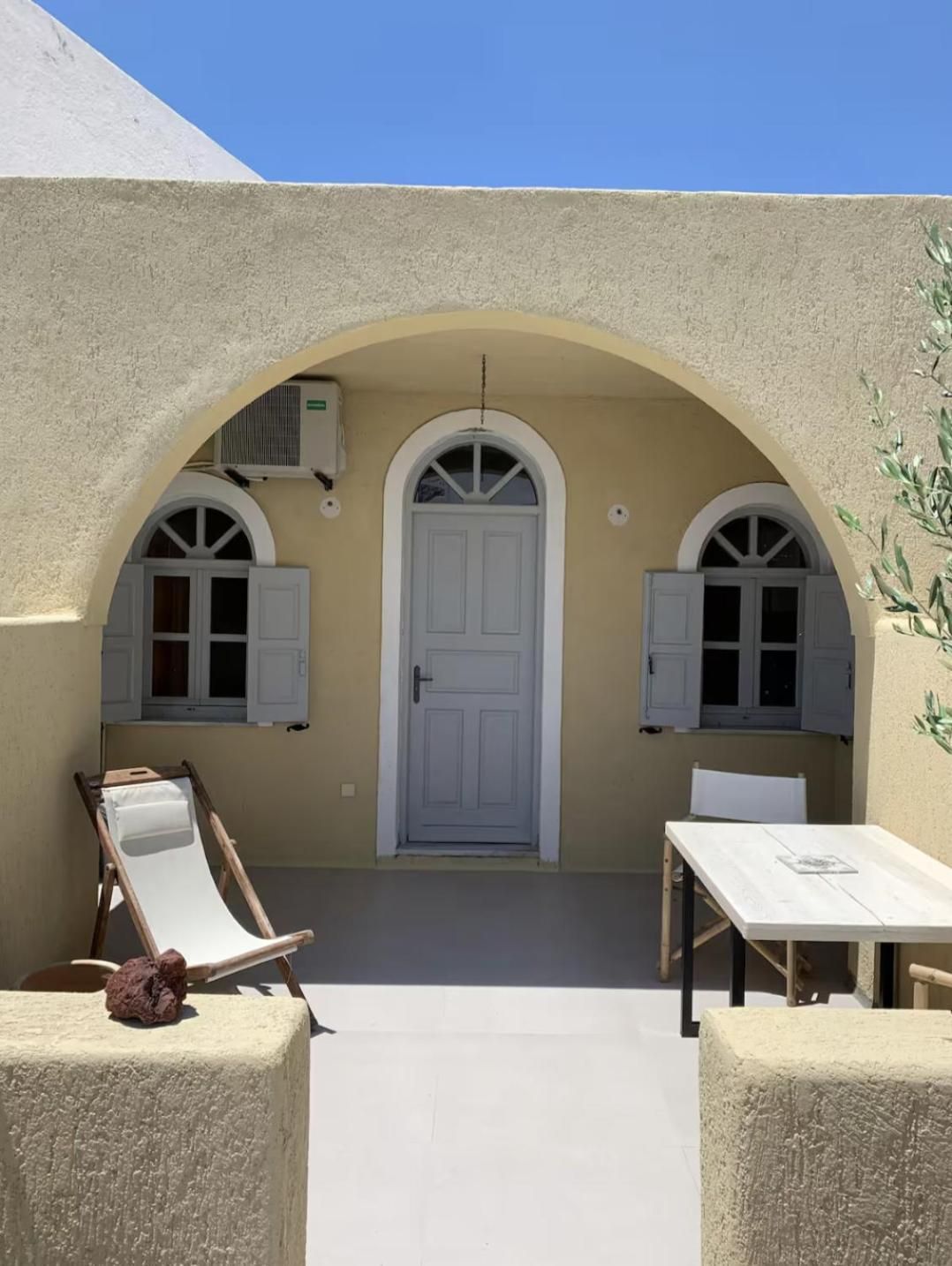Rembelos Santorini
