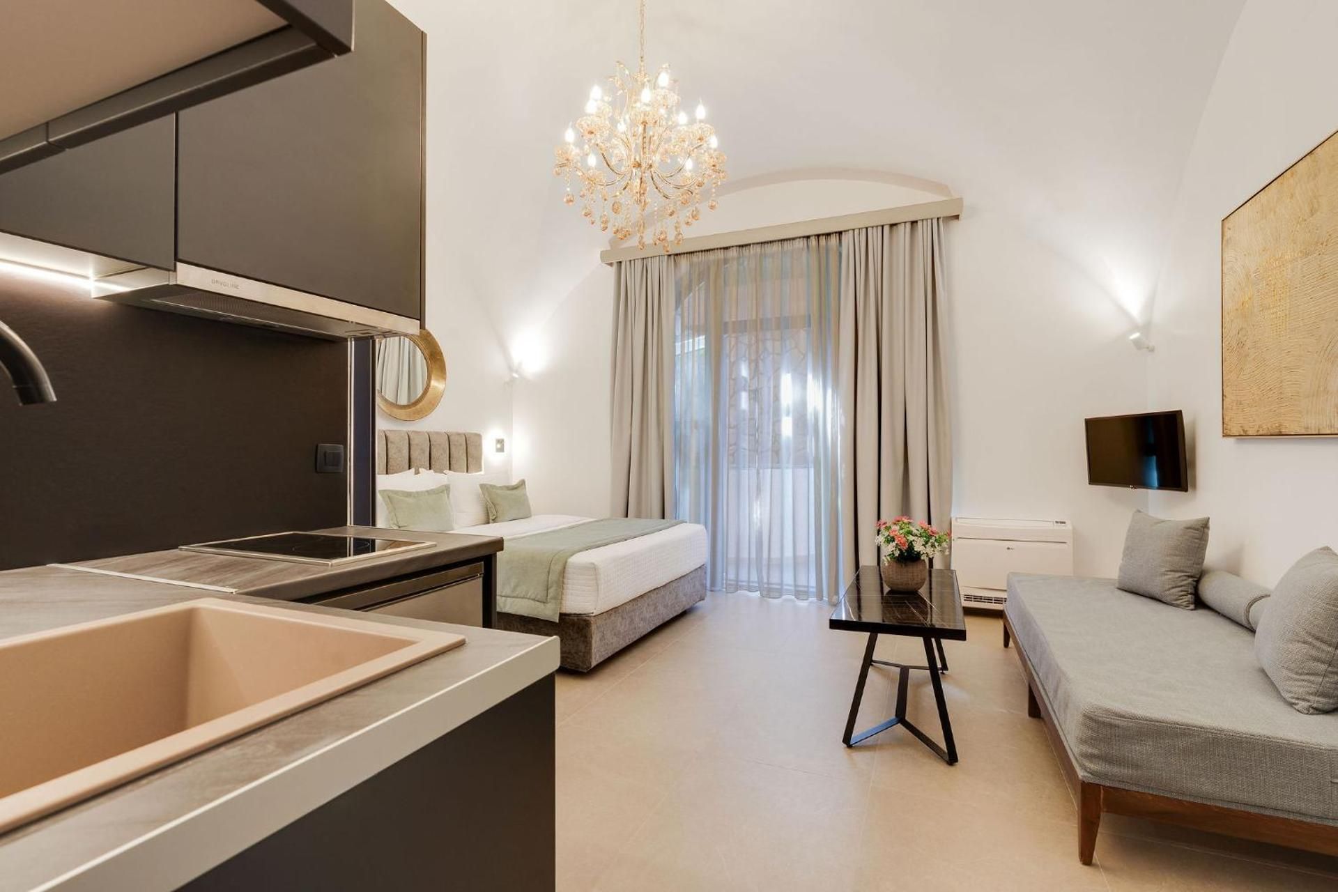 Lower-Level Suite with Outdoor Jacuzzi (Limited Sun)
