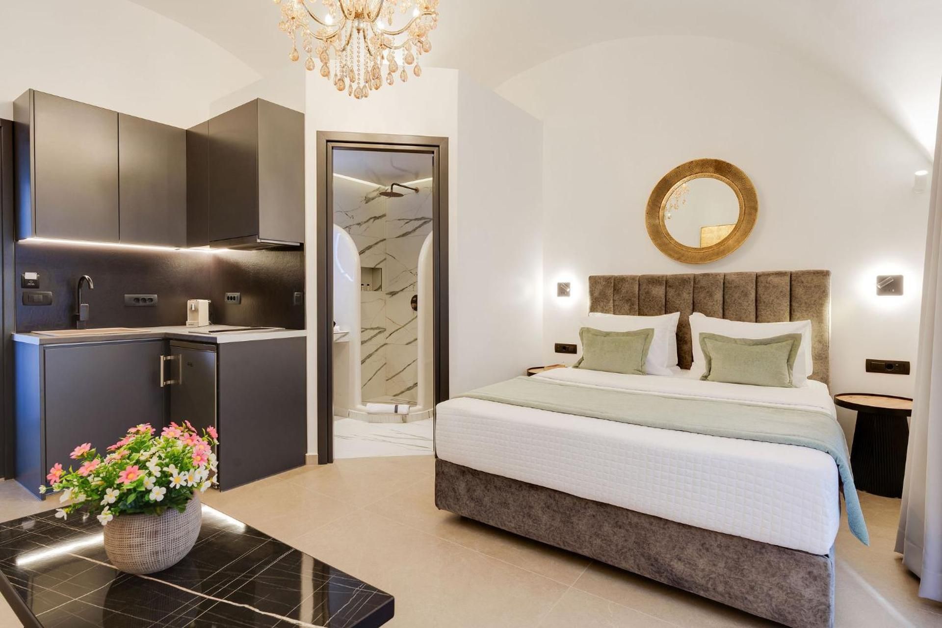 Lower-Level Suite with Outdoor Jacuzzi (Limited Sun)