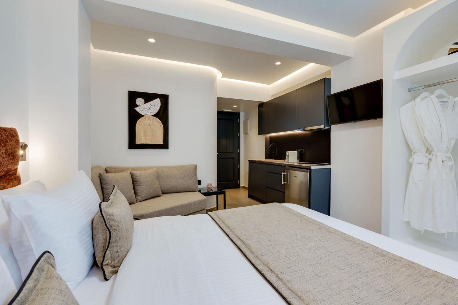 Lower-Level Suite with Outdoor Jacuzzi & Private Terrace