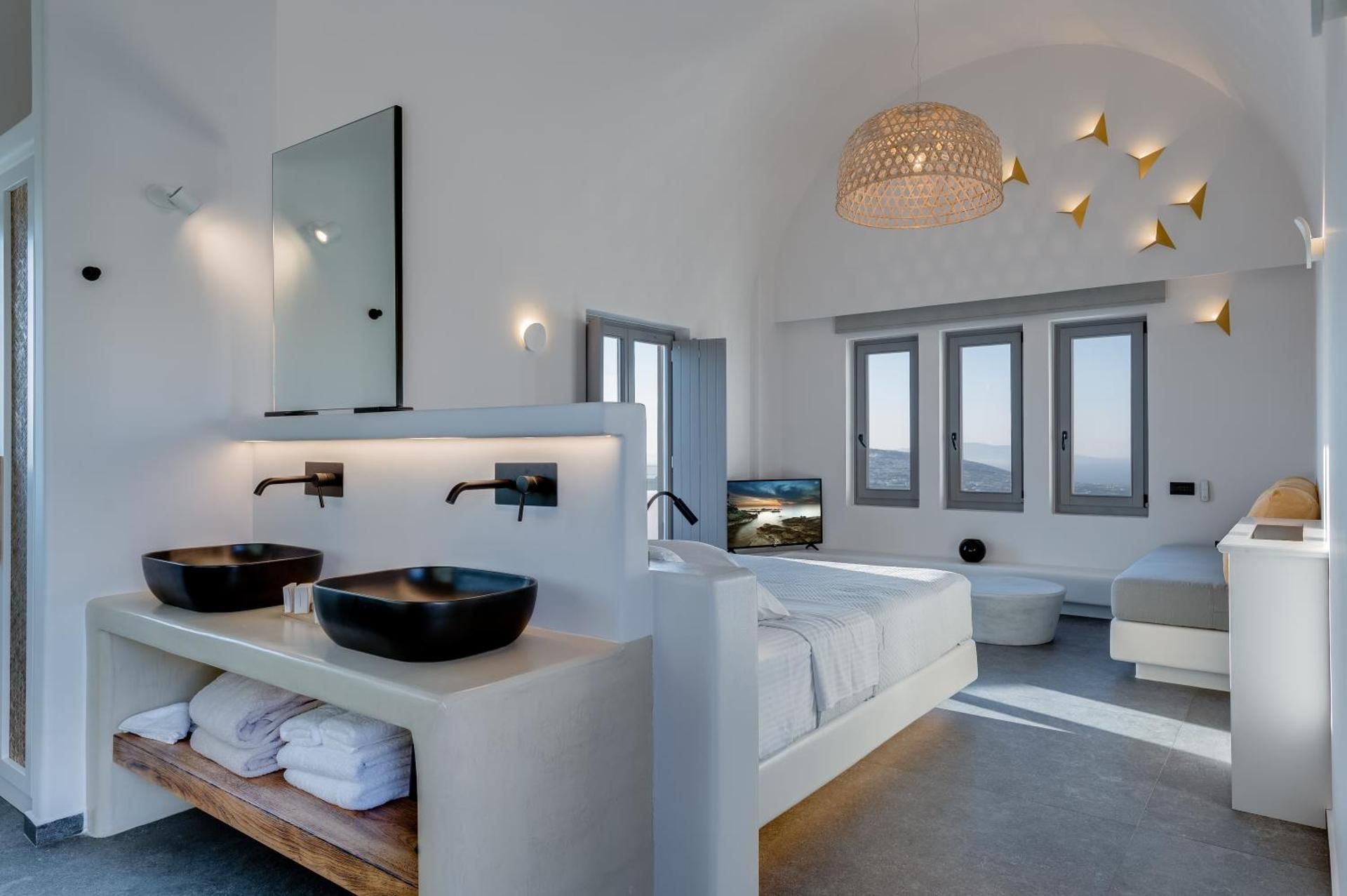 Deluxe Sunset View Suite with Outdoor Hot Tub