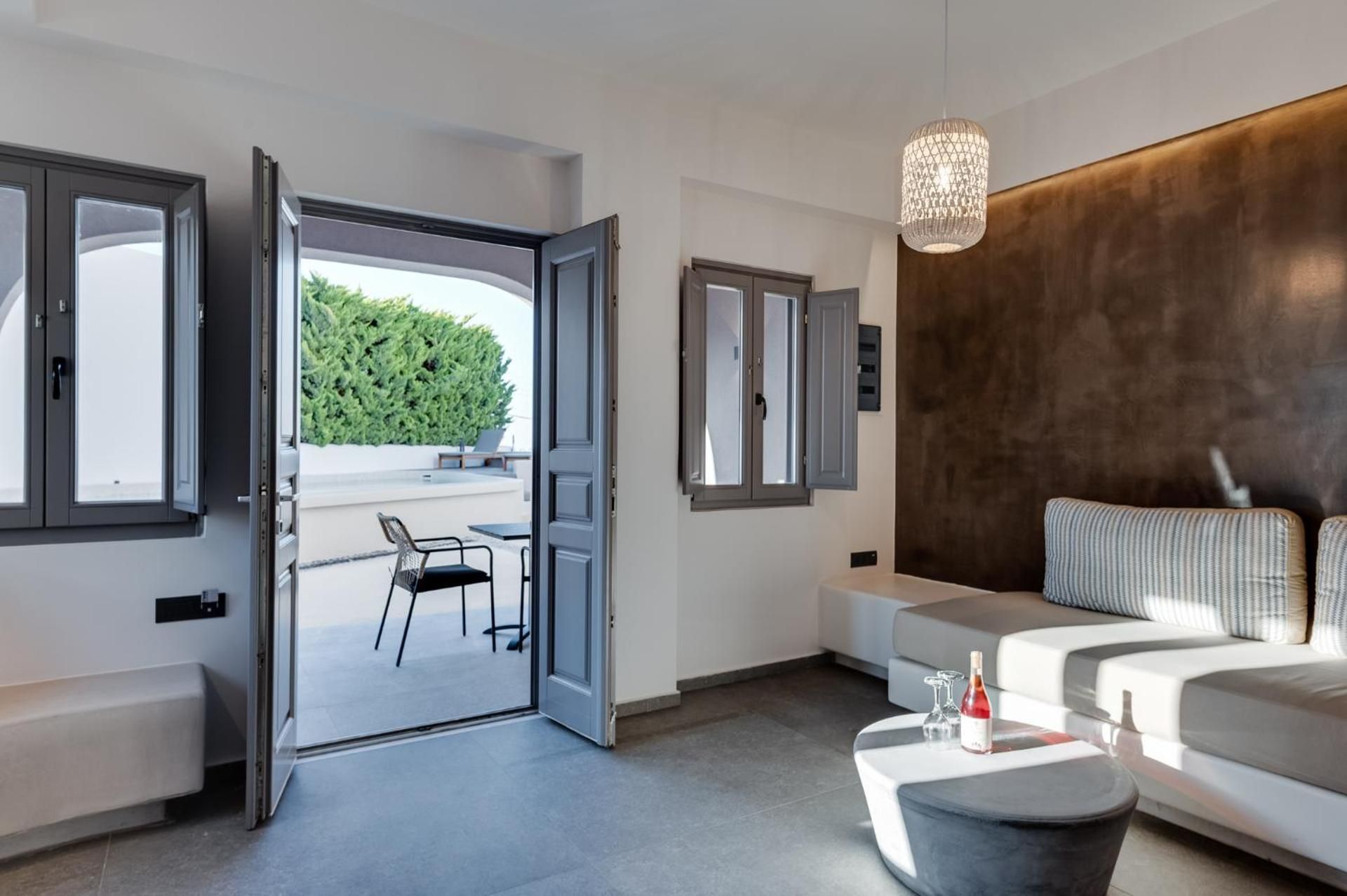 Elegant Suite with Pool View & Garden View