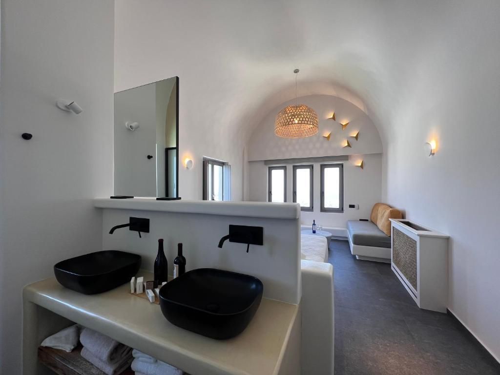 Deluxe Sunset View Suite with Outdoor Hot Tub