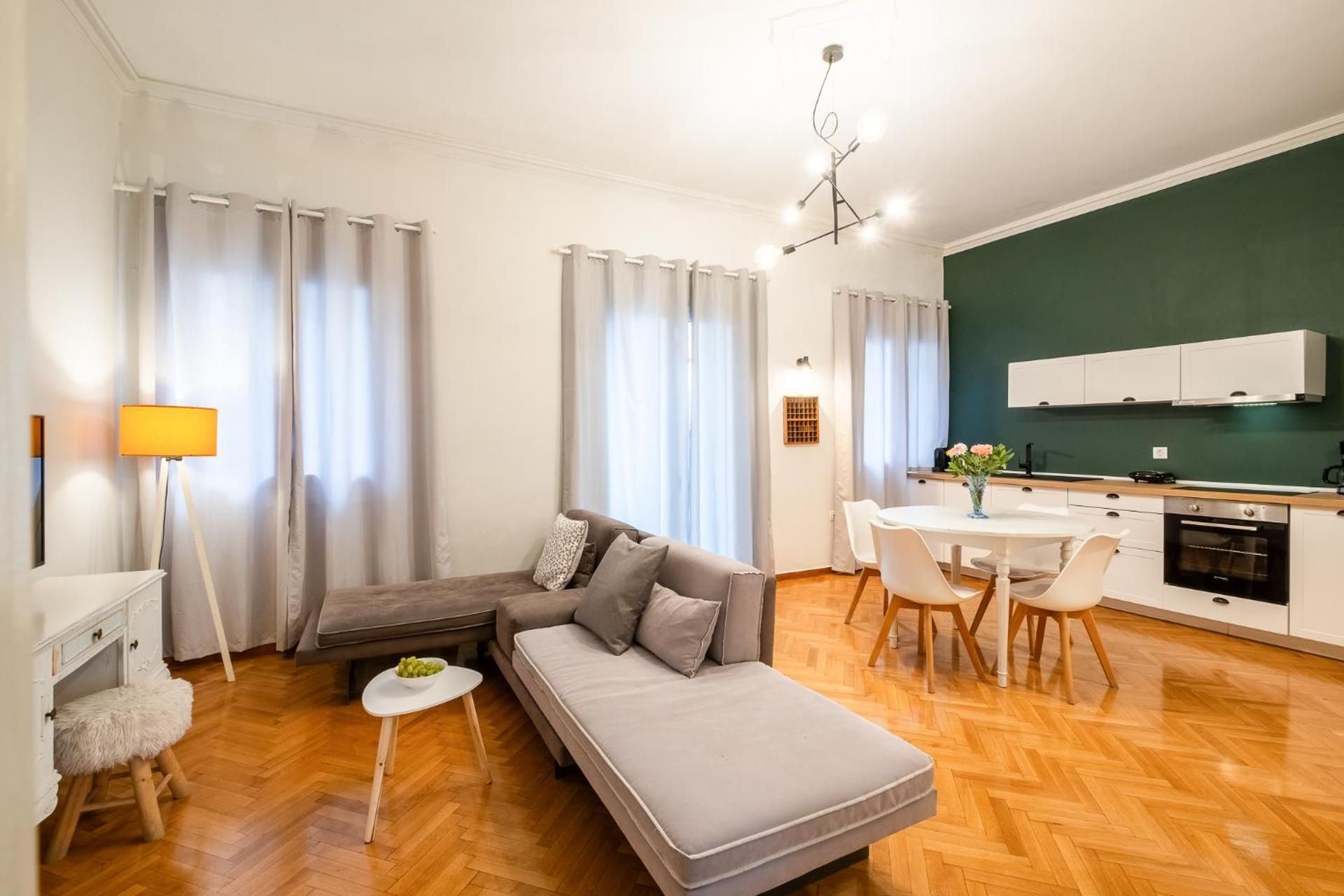 DELUXE APARTMENT